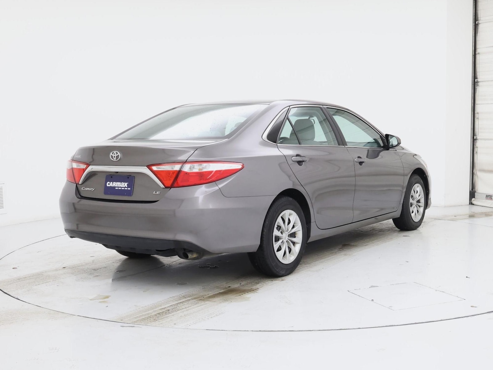 2015 Toyota Camry SE - Photo 9