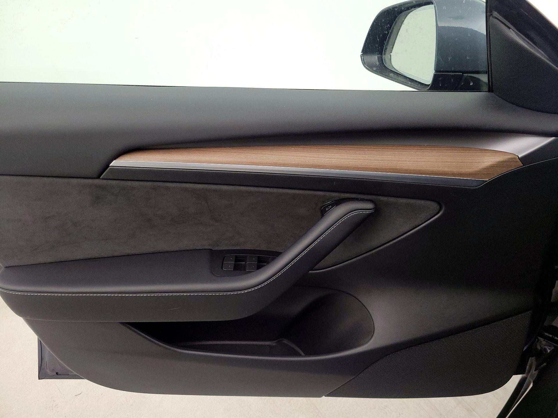 Thumbnail: 2023 Tesla Model 3 - 12