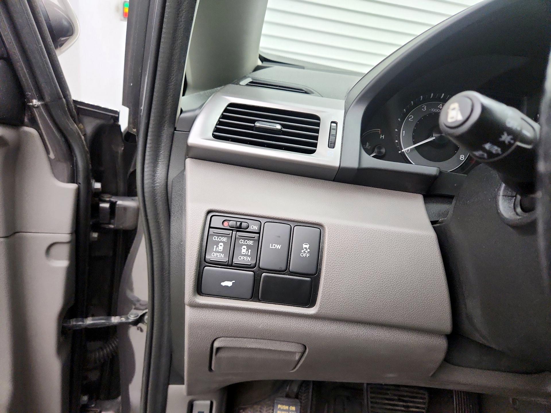 Thumbnail: 2015 Honda Odyssey - 13