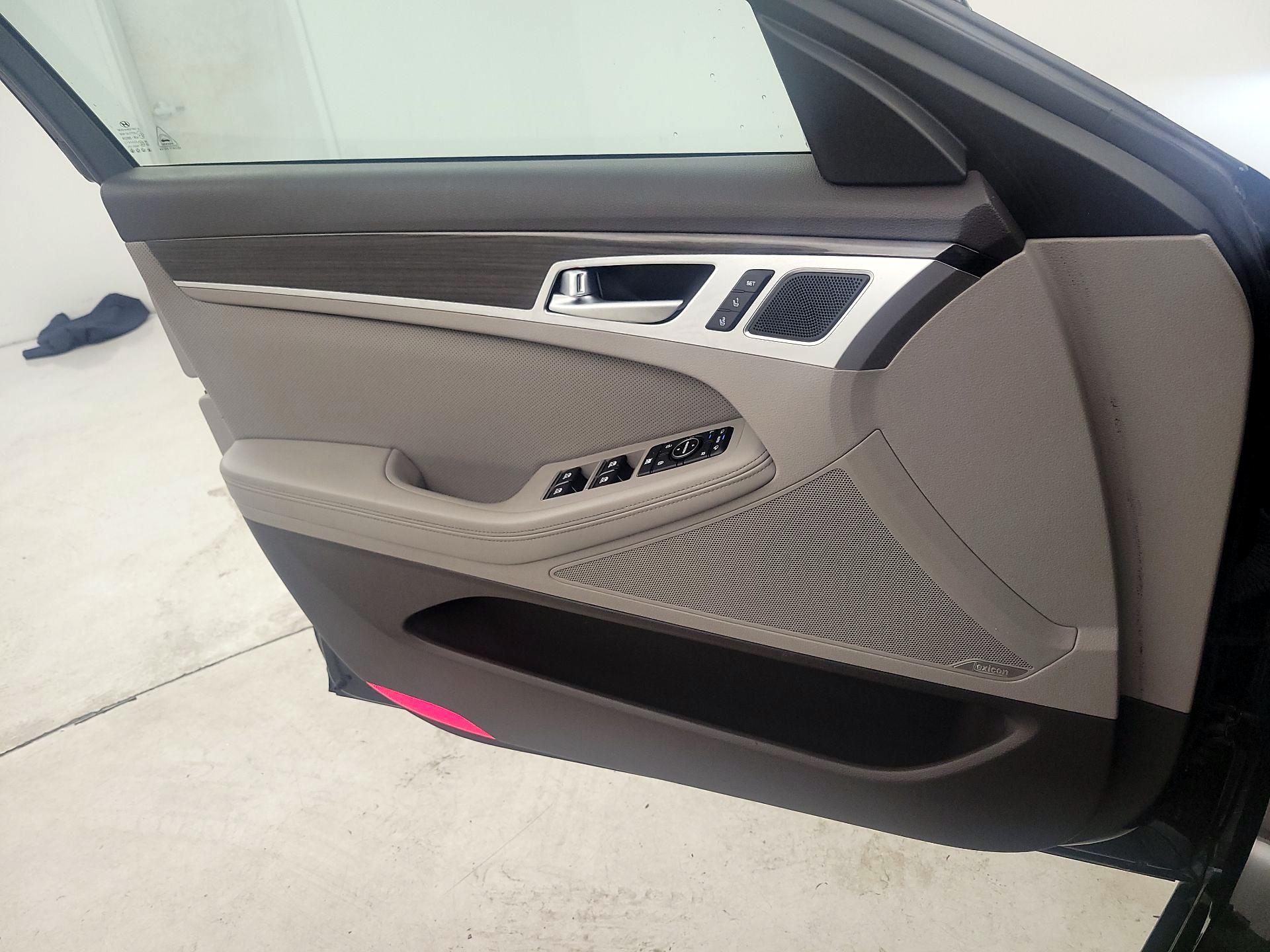 Thumbnail: 2015 Hyundai Genesis - 12