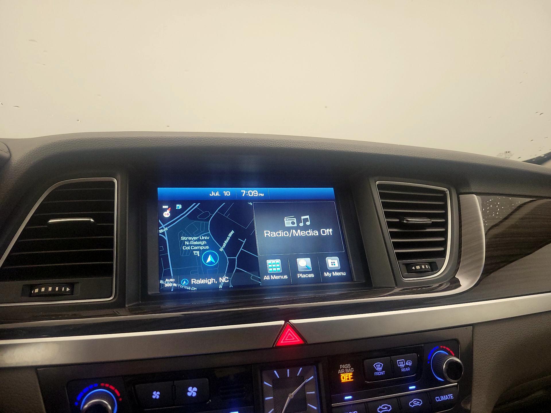 Thumbnail: 2015 Hyundai Genesis - 16