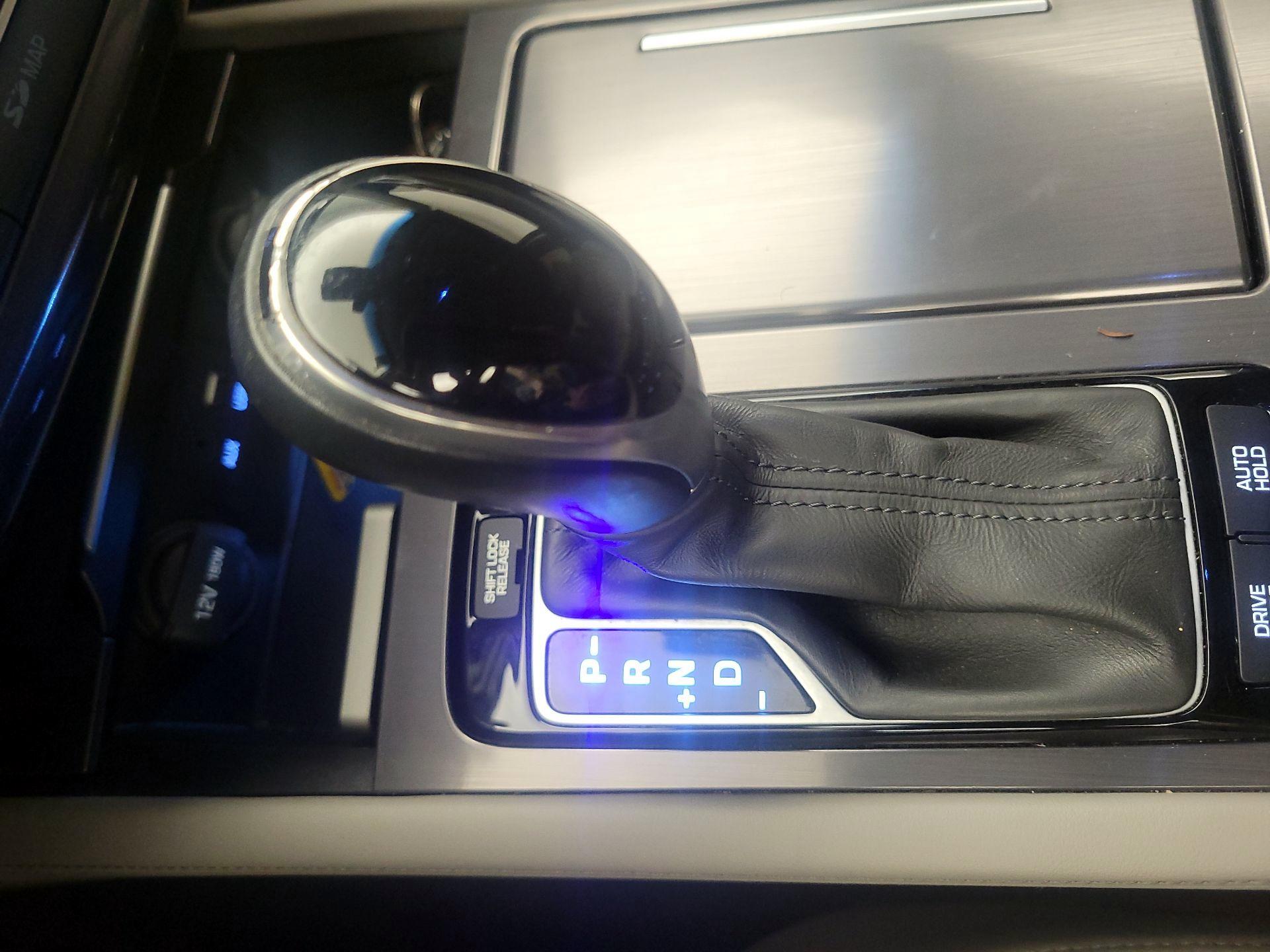 Thumbnail: 2015 Hyundai Genesis - 18