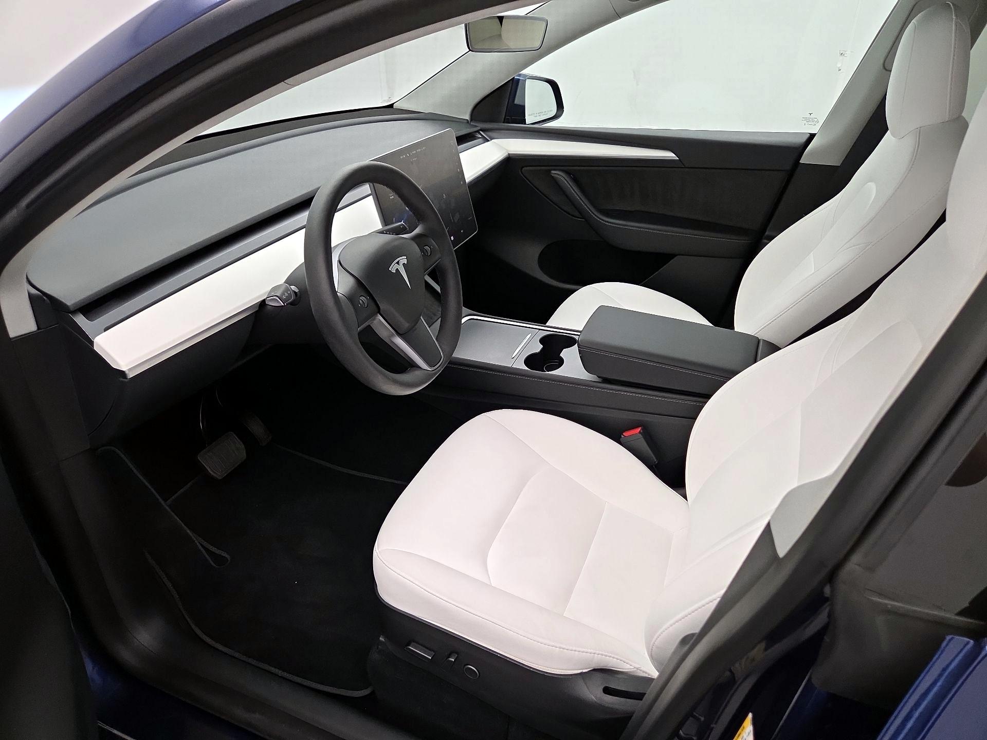 Thumbnail: 2023 Tesla Model Y - 11