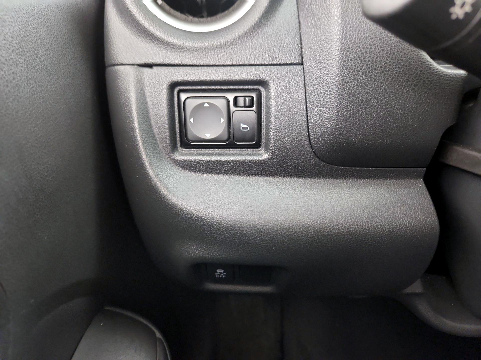 Thumbnail: 2017 Nissan Versa - 13