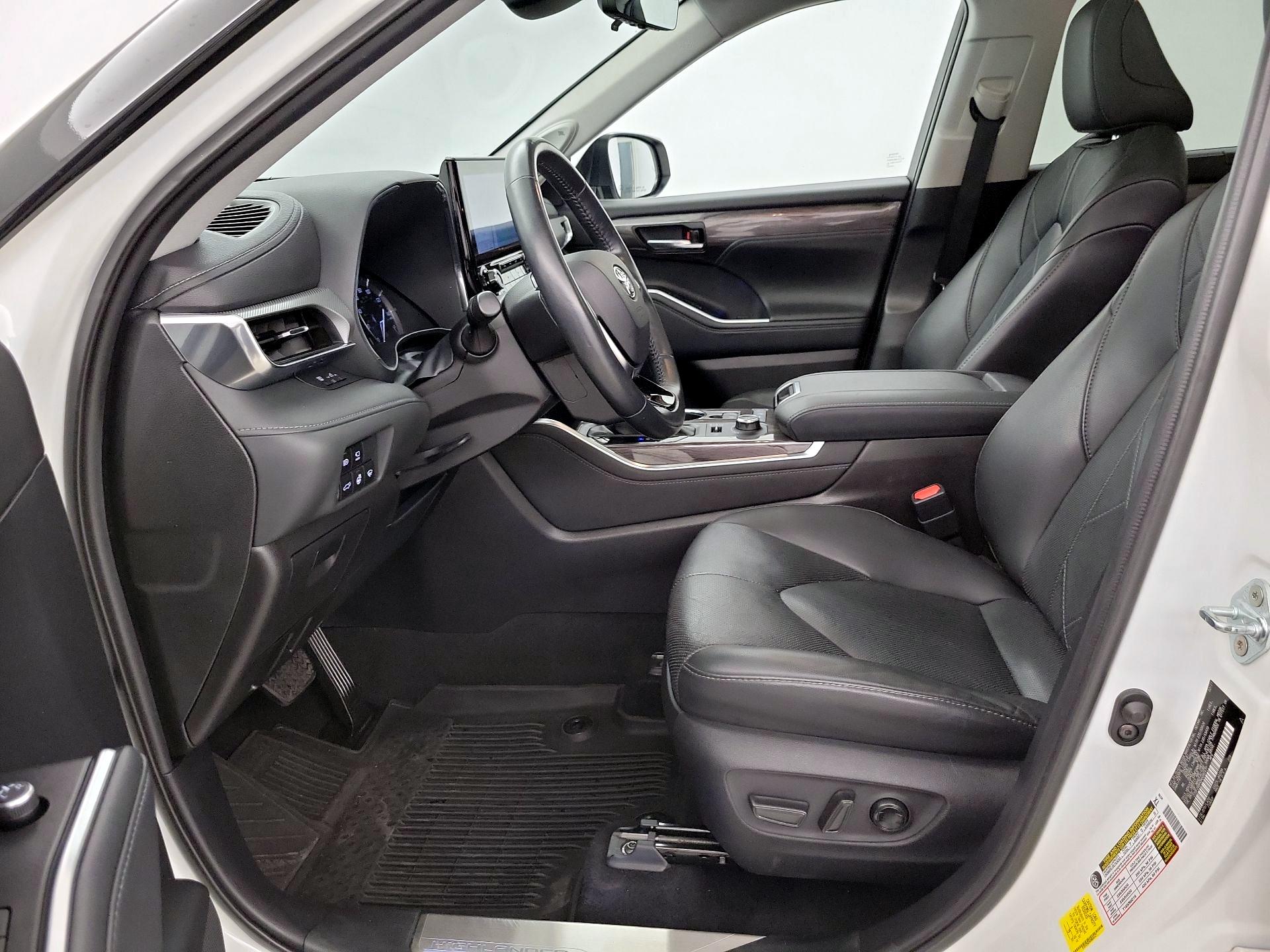 Thumbnail: 2021 Toyota Highlander - 11