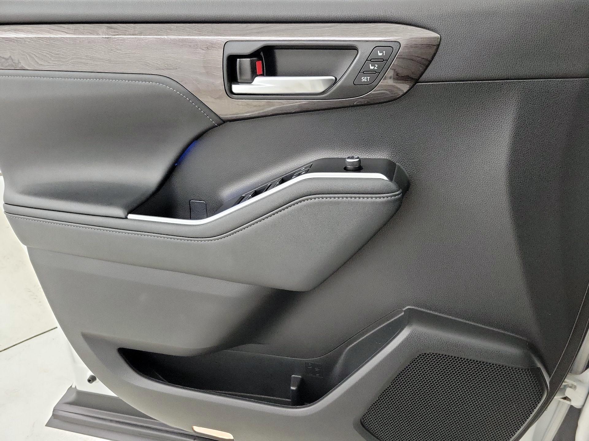 Thumbnail: 2021 Toyota Highlander - 12