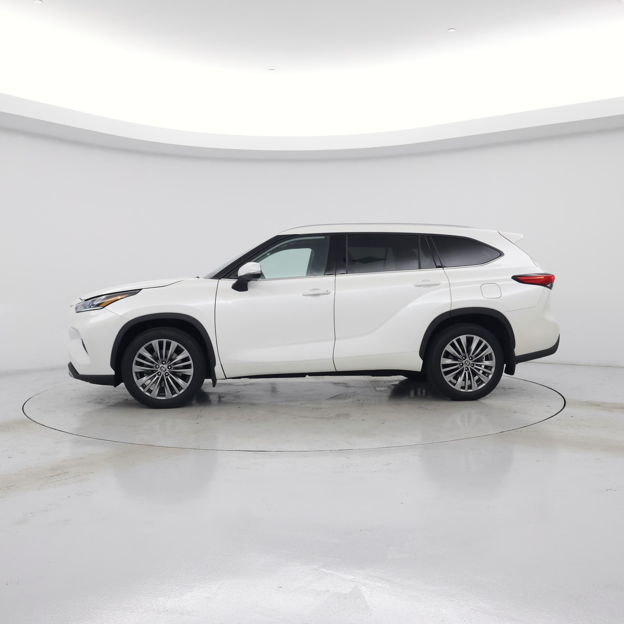 Thumbnail: 2021 Toyota Highlander - 3