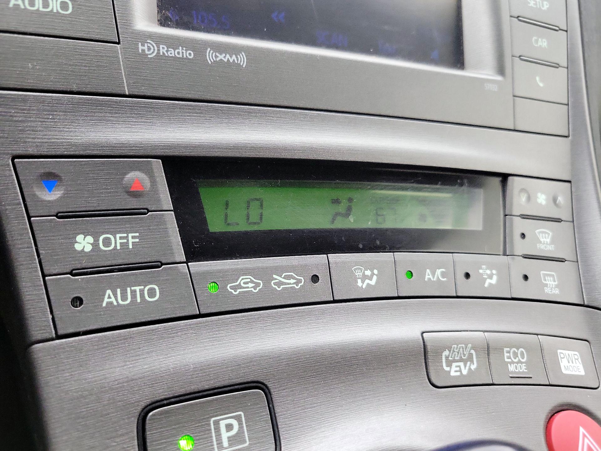 Thumbnail: 2014 Toyota Prius - 16