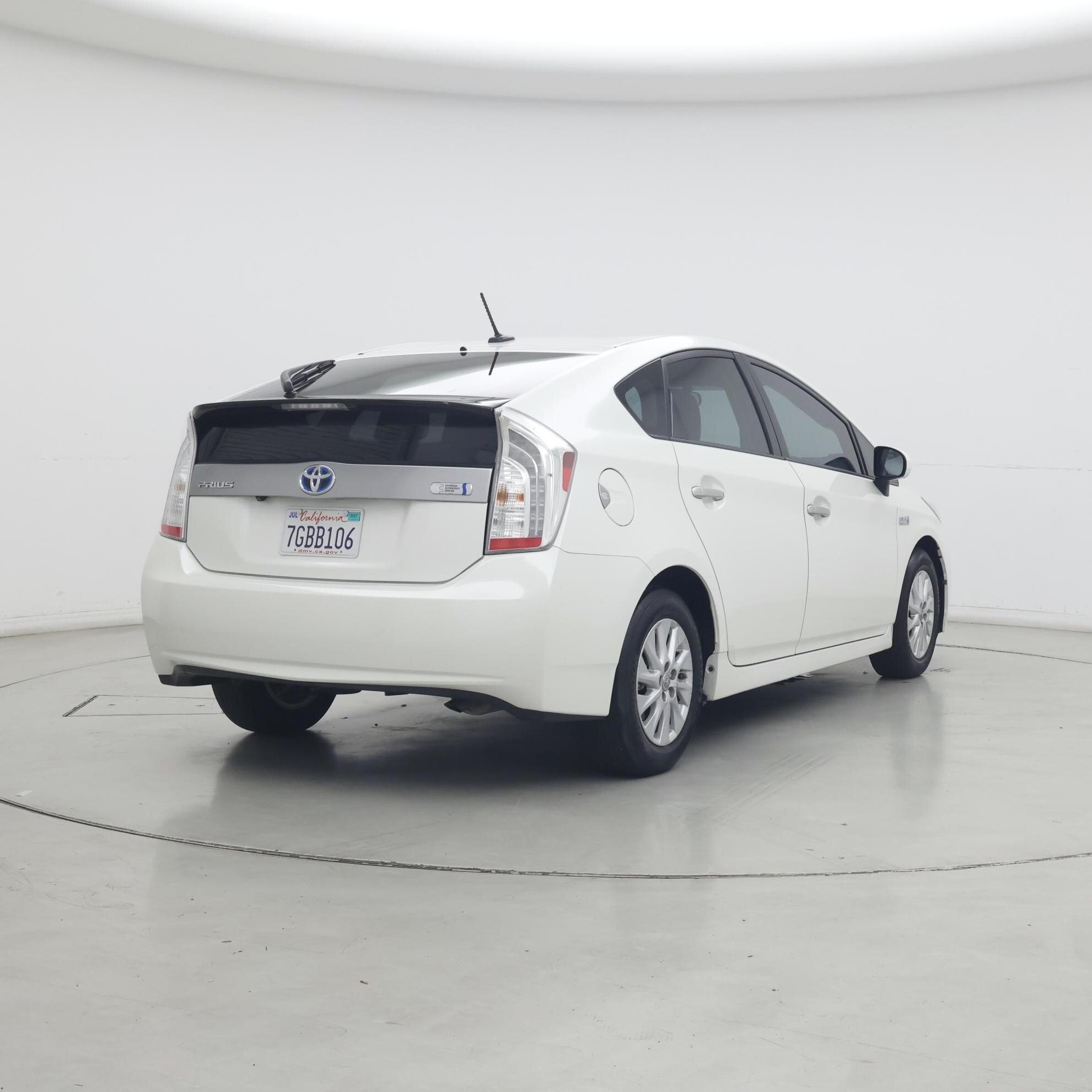 Thumbnail: 2014 Toyota Prius - 8