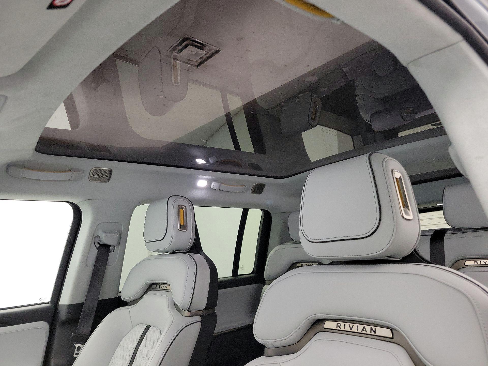 Thumbnail: 2023 Rivian R1S - 18