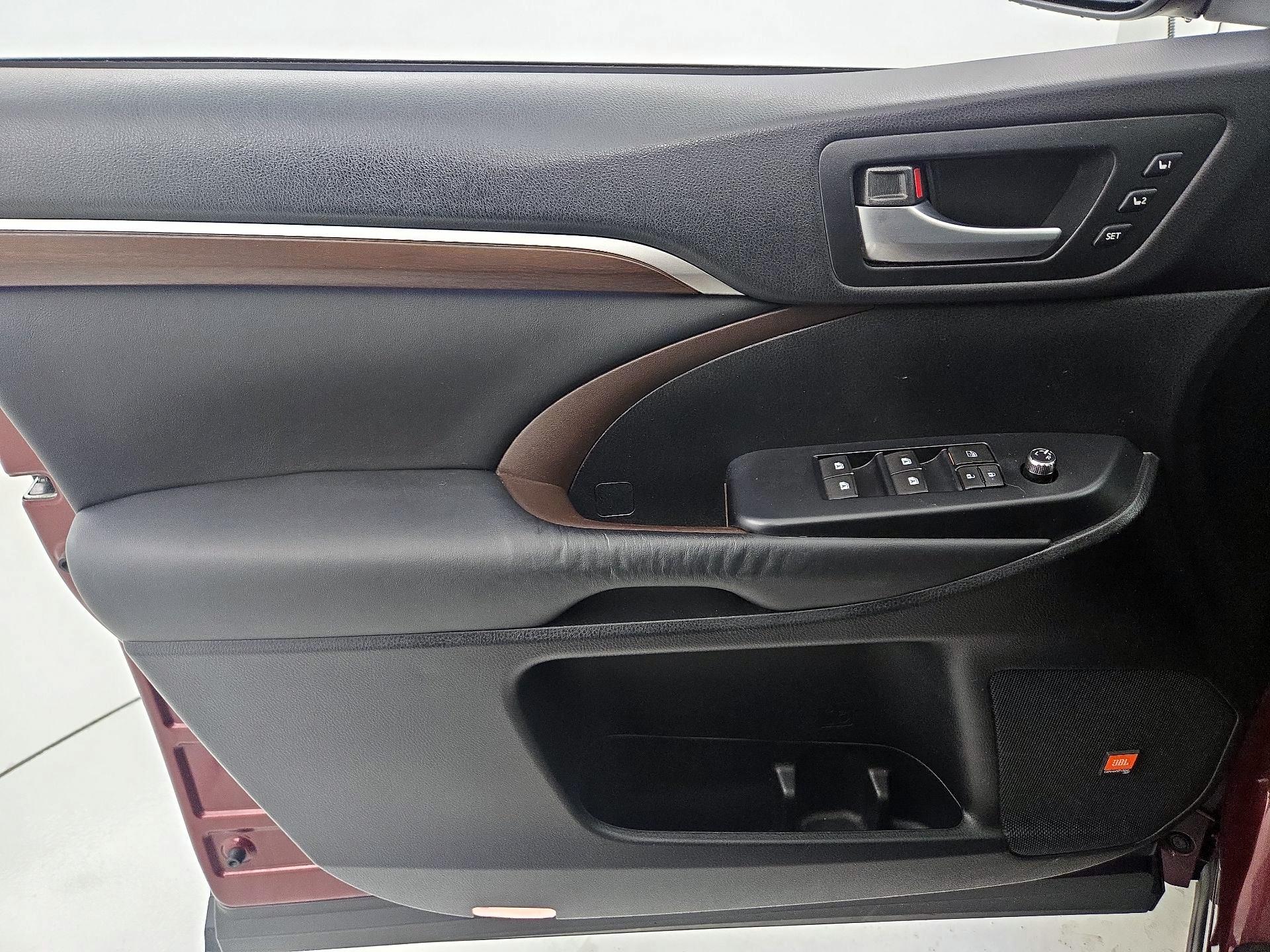 Thumbnail: 2015 Toyota Highlander - 12