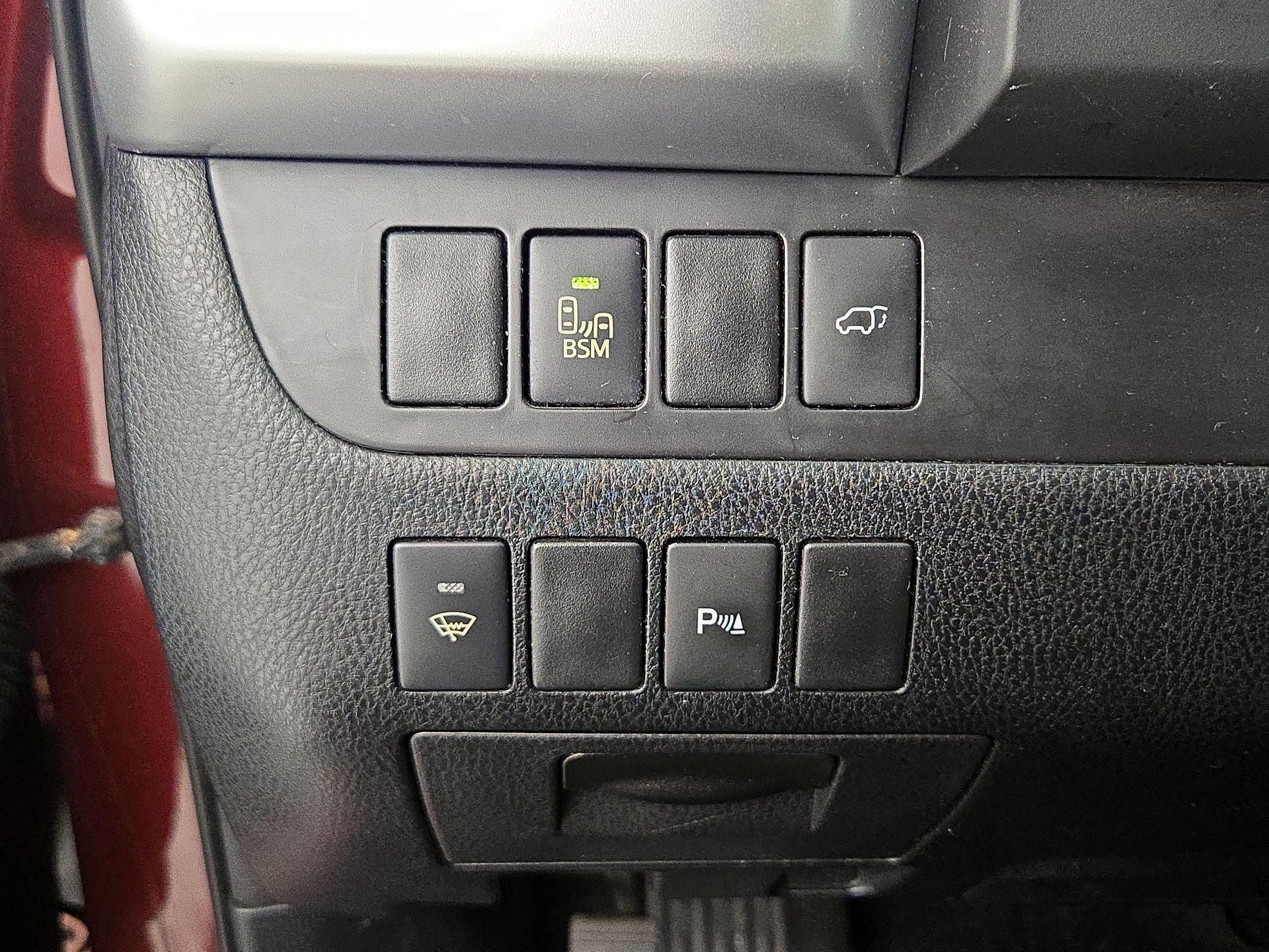 Thumbnail: 2015 Toyota Highlander - 13