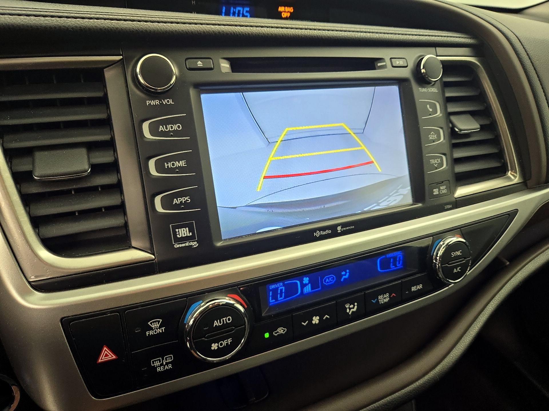 Thumbnail: 2015 Toyota Highlander - 15