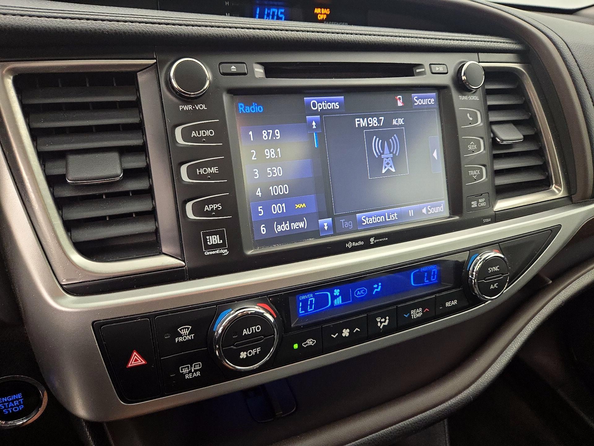 Thumbnail: 2015 Toyota Highlander - 16