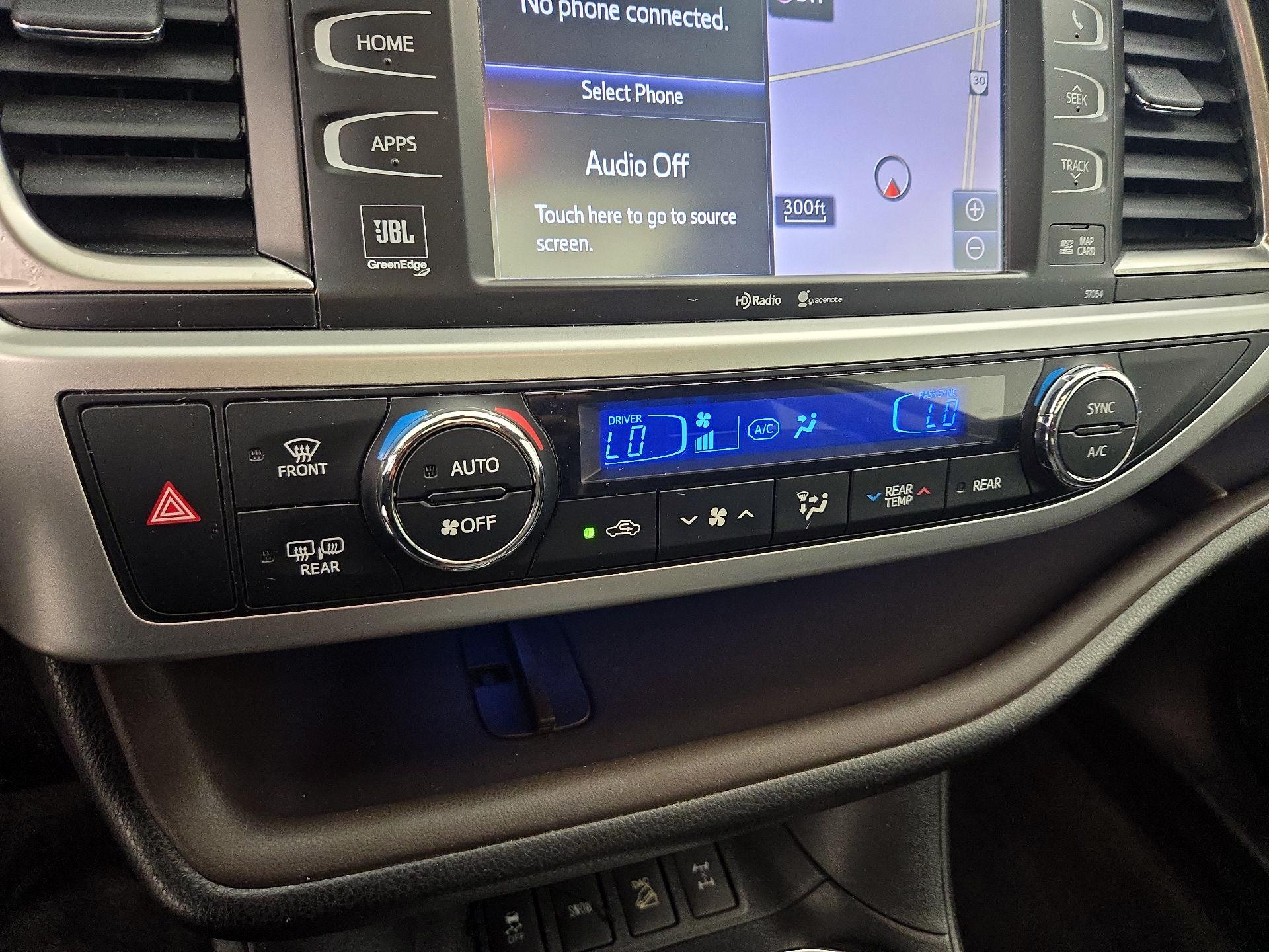 Thumbnail: 2015 Toyota Highlander - 17