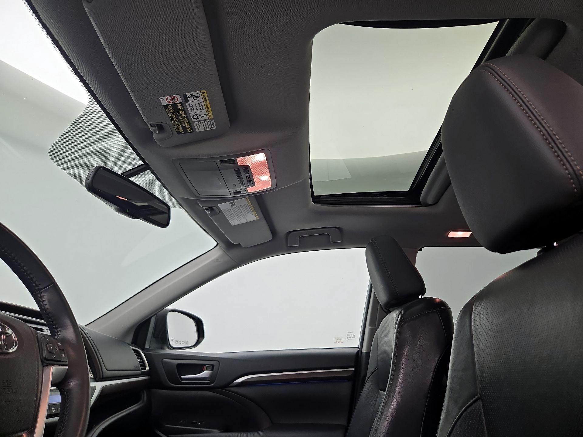 Thumbnail: 2015 Toyota Highlander - 20