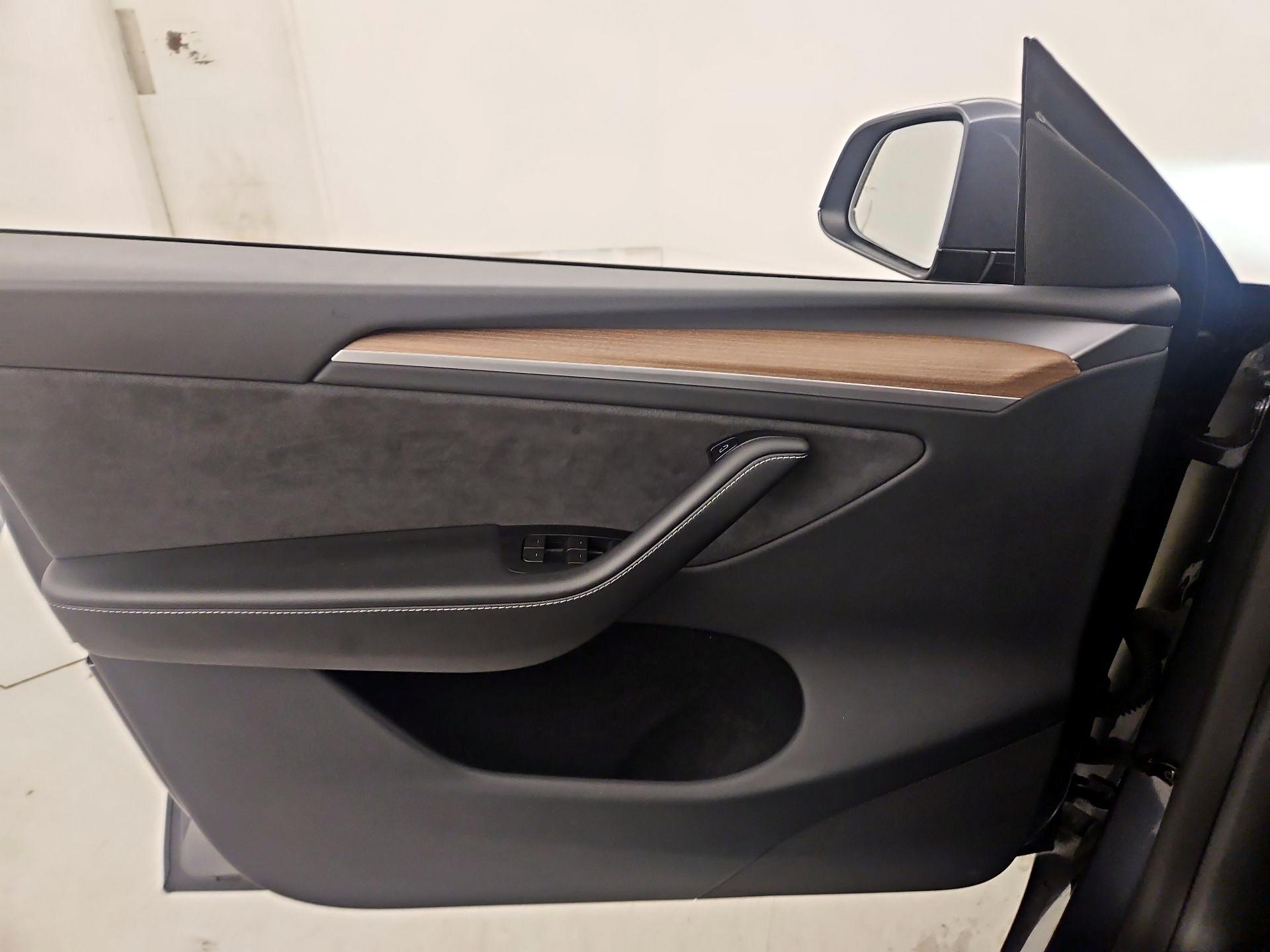 Thumbnail: 2023 Tesla Model Y - 12