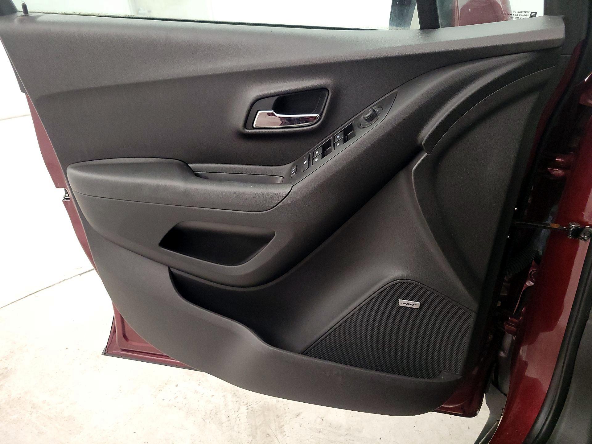 Thumbnail: 2016 Chevrolet Trax - 12