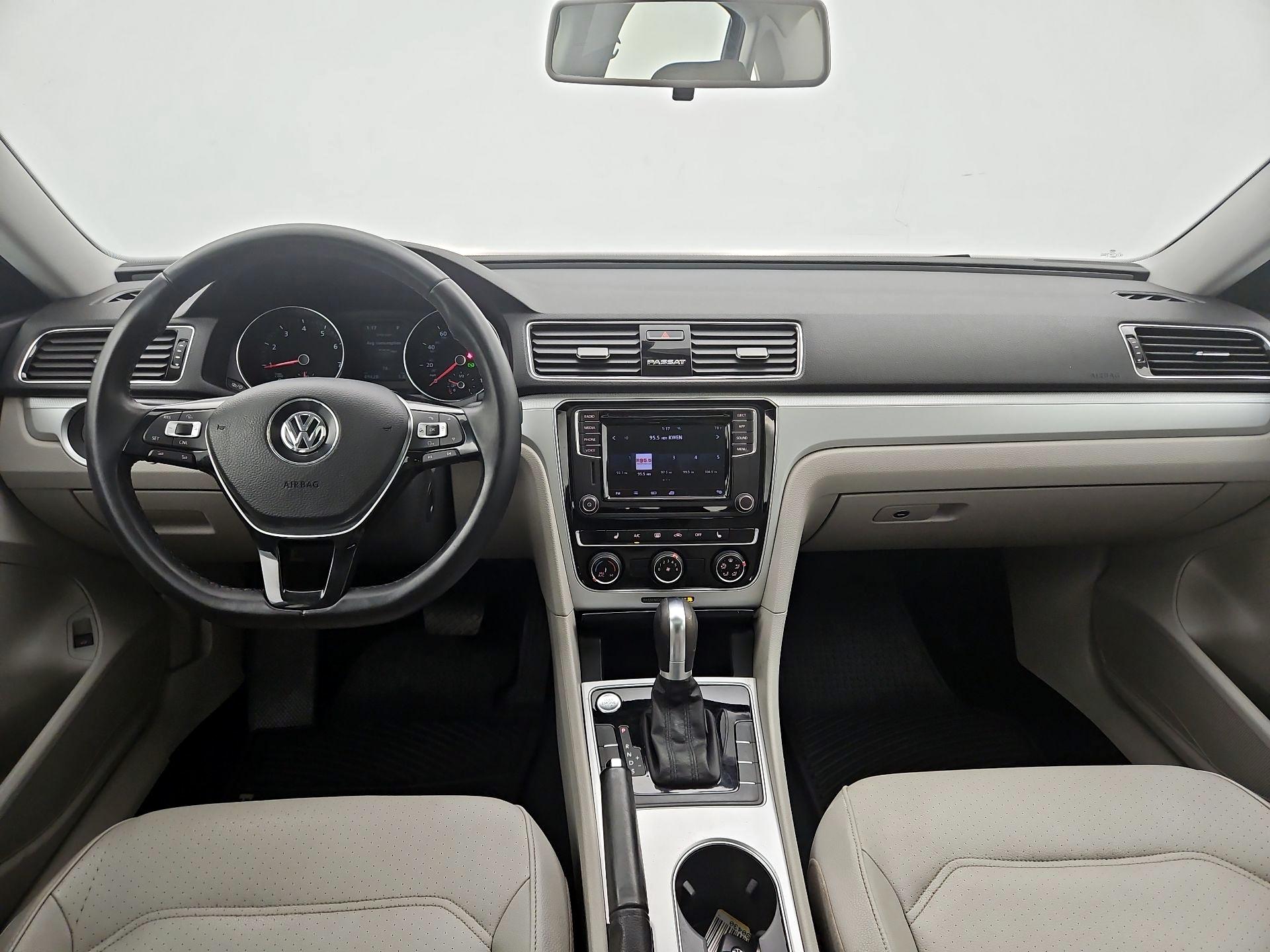 Thumbnail: 2019 Volkswagen Passat - 9