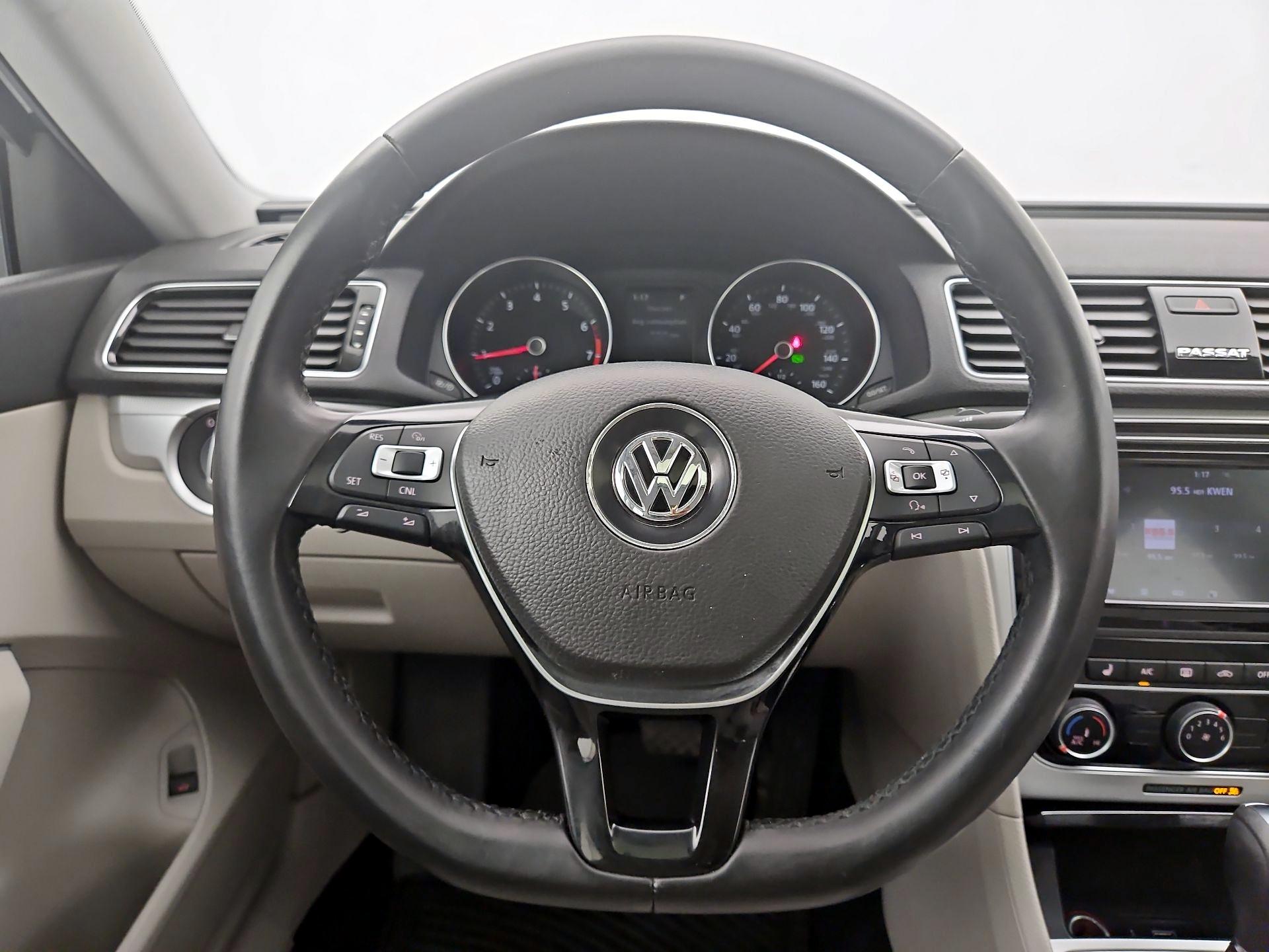 Thumbnail: 2019 Volkswagen Passat - 10
