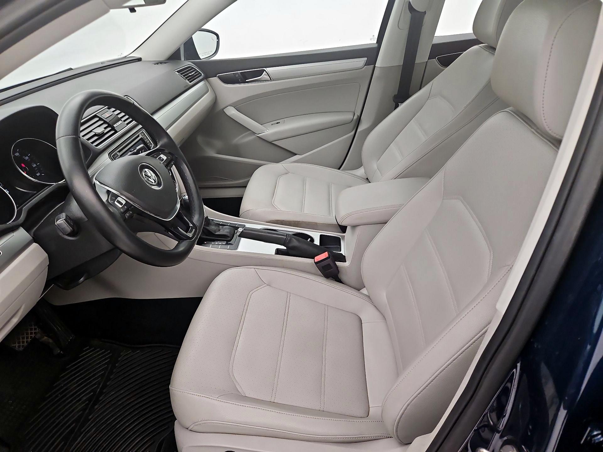 Thumbnail: 2019 Volkswagen Passat - 11