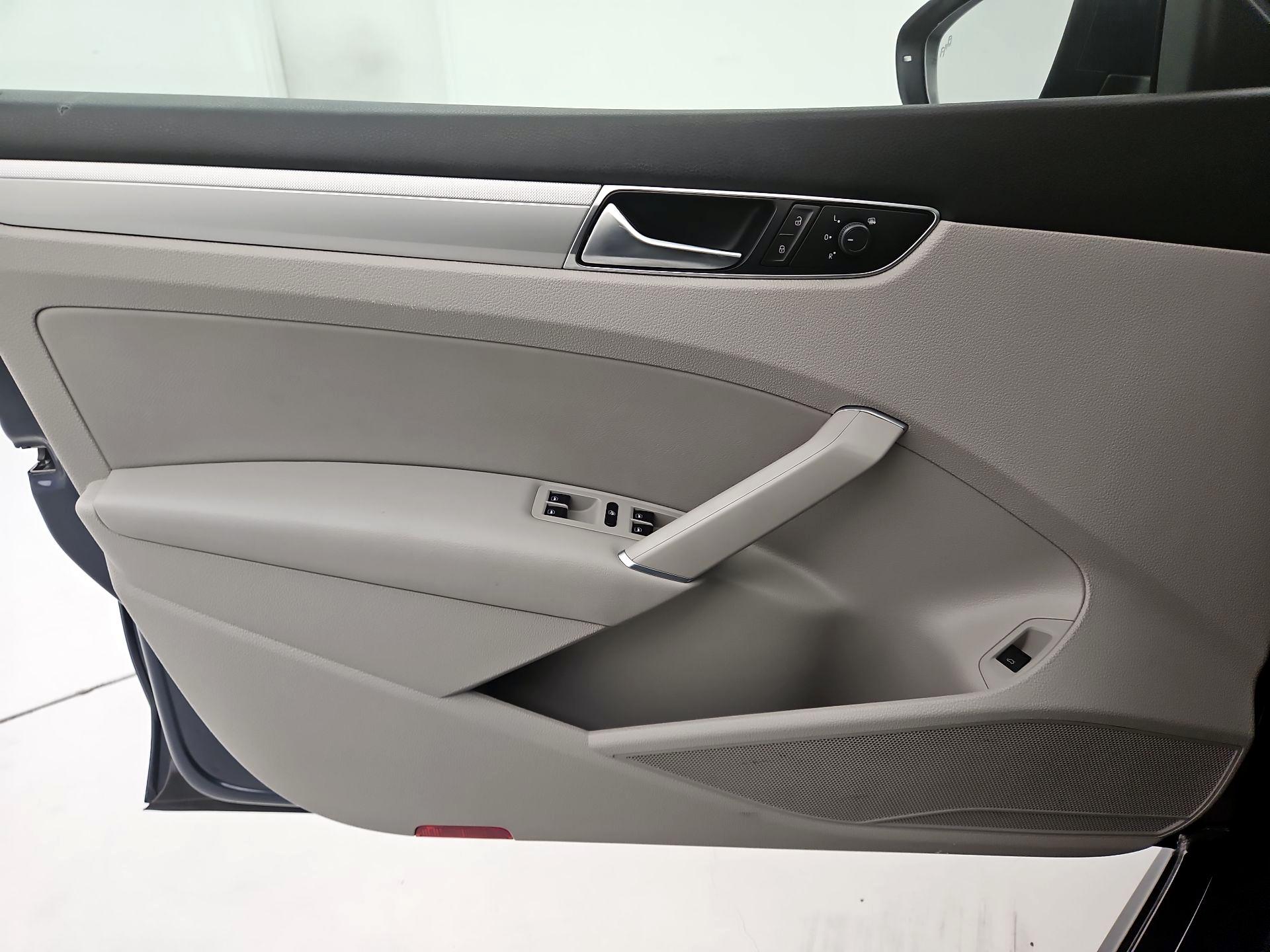 Thumbnail: 2019 Volkswagen Passat - 12