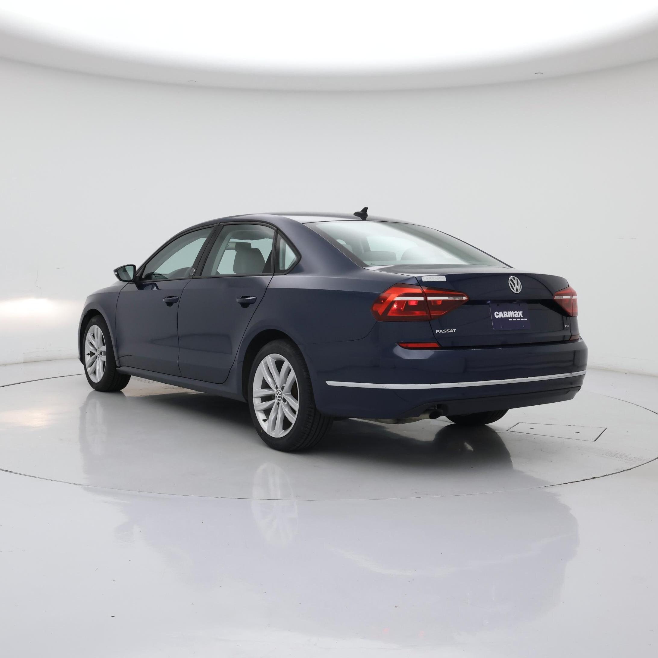 Thumbnail: 2019 Volkswagen Passat - 2