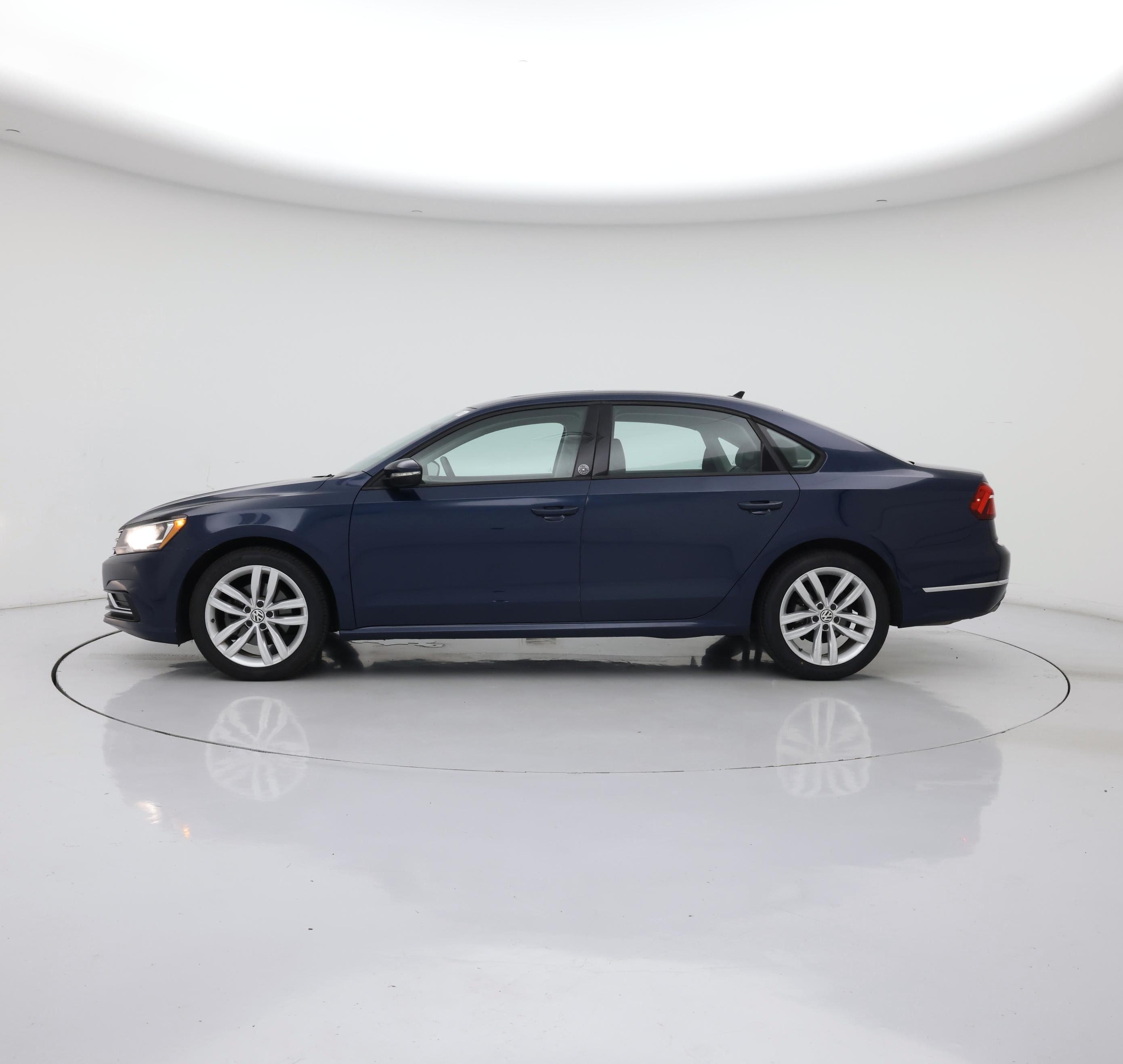 Thumbnail: 2019 Volkswagen Passat - 3