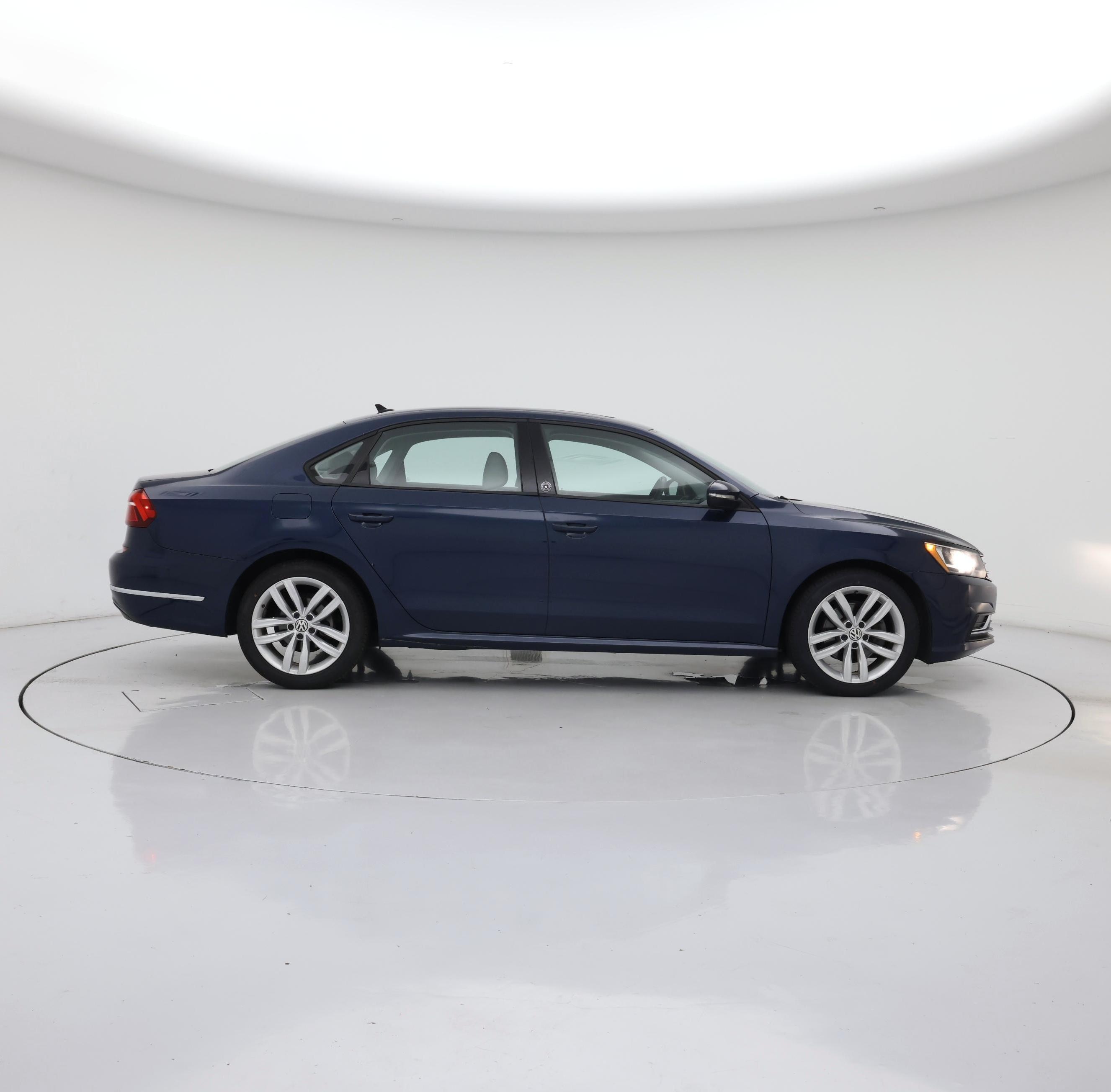 Thumbnail: 2019 Volkswagen Passat - 7