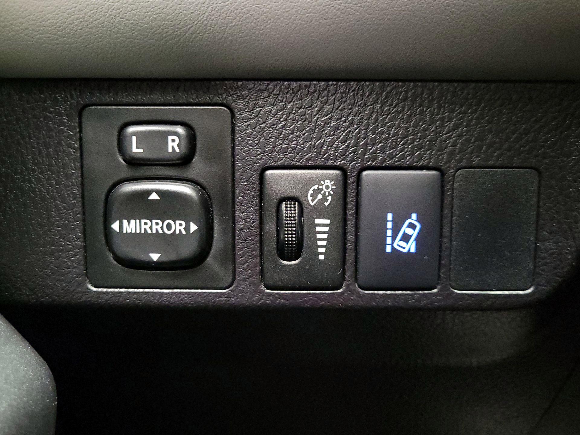 Thumbnail: 2018 Toyota RAV4 - 13