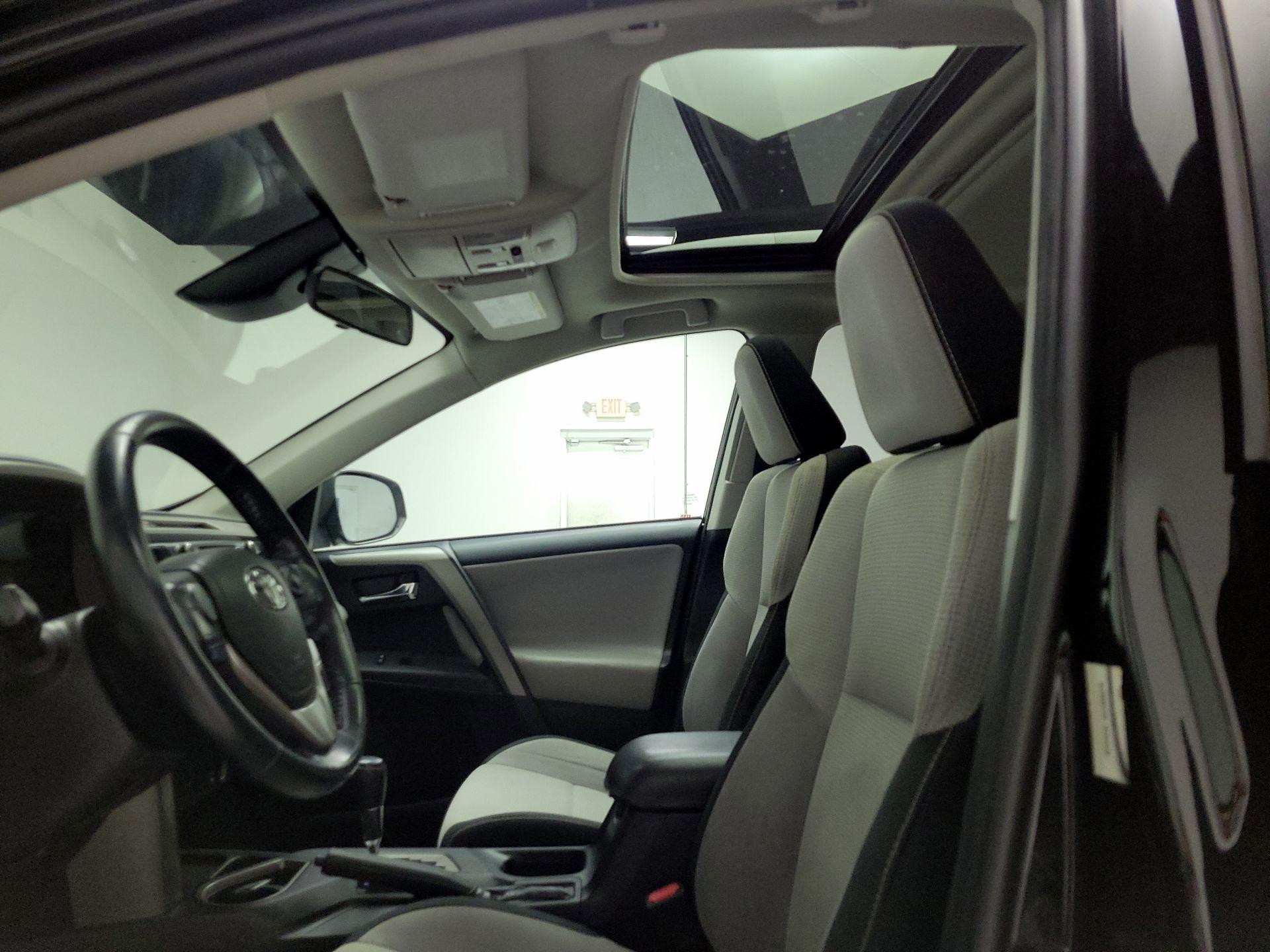 Thumbnail: 2018 Toyota RAV4 - 19