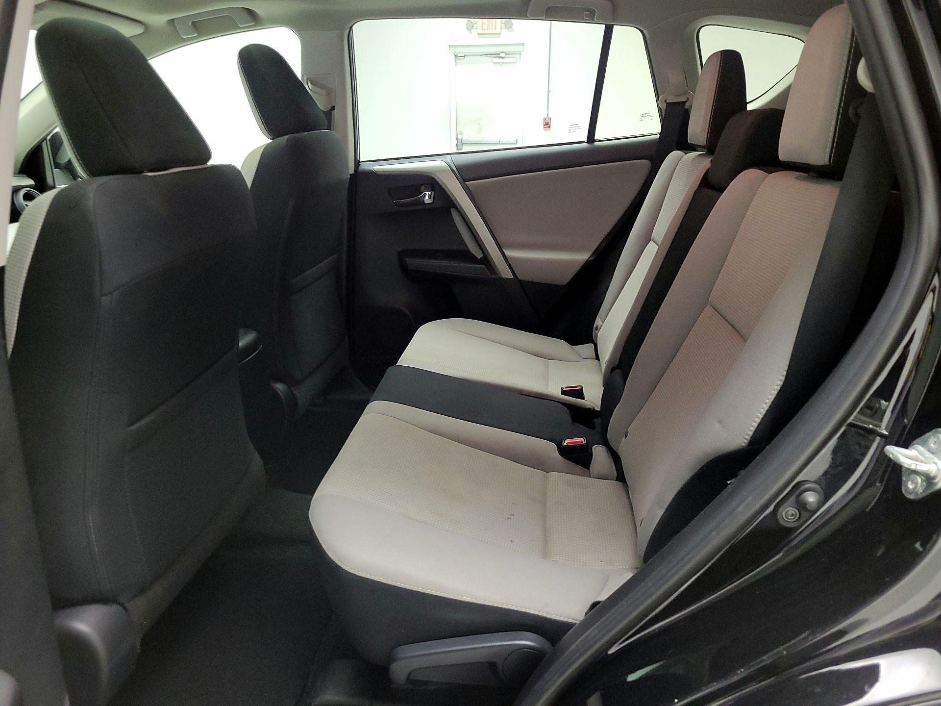 Thumbnail: 2018 Toyota RAV4 - 20