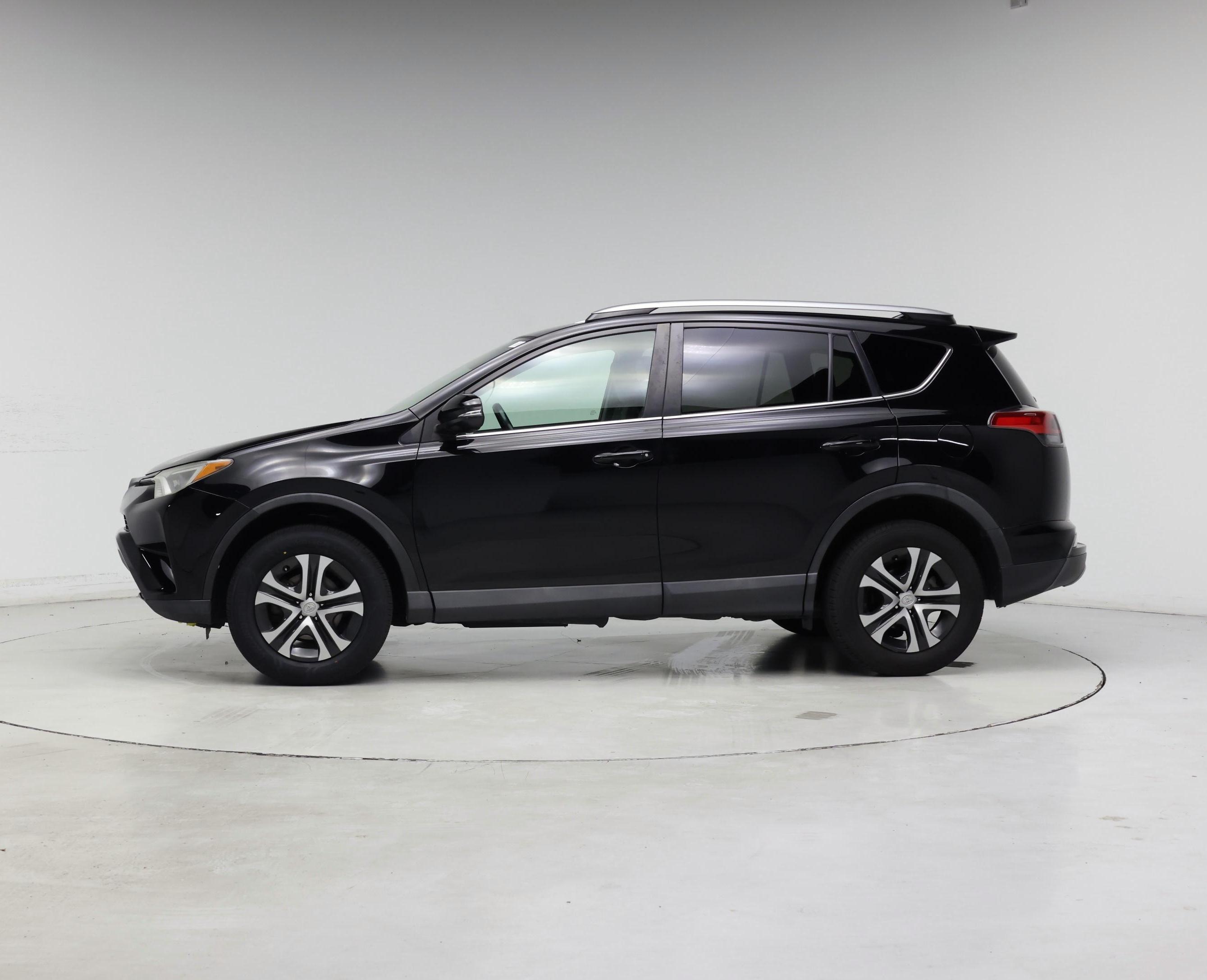 Thumbnail: 2018 Toyota RAV4 - 3