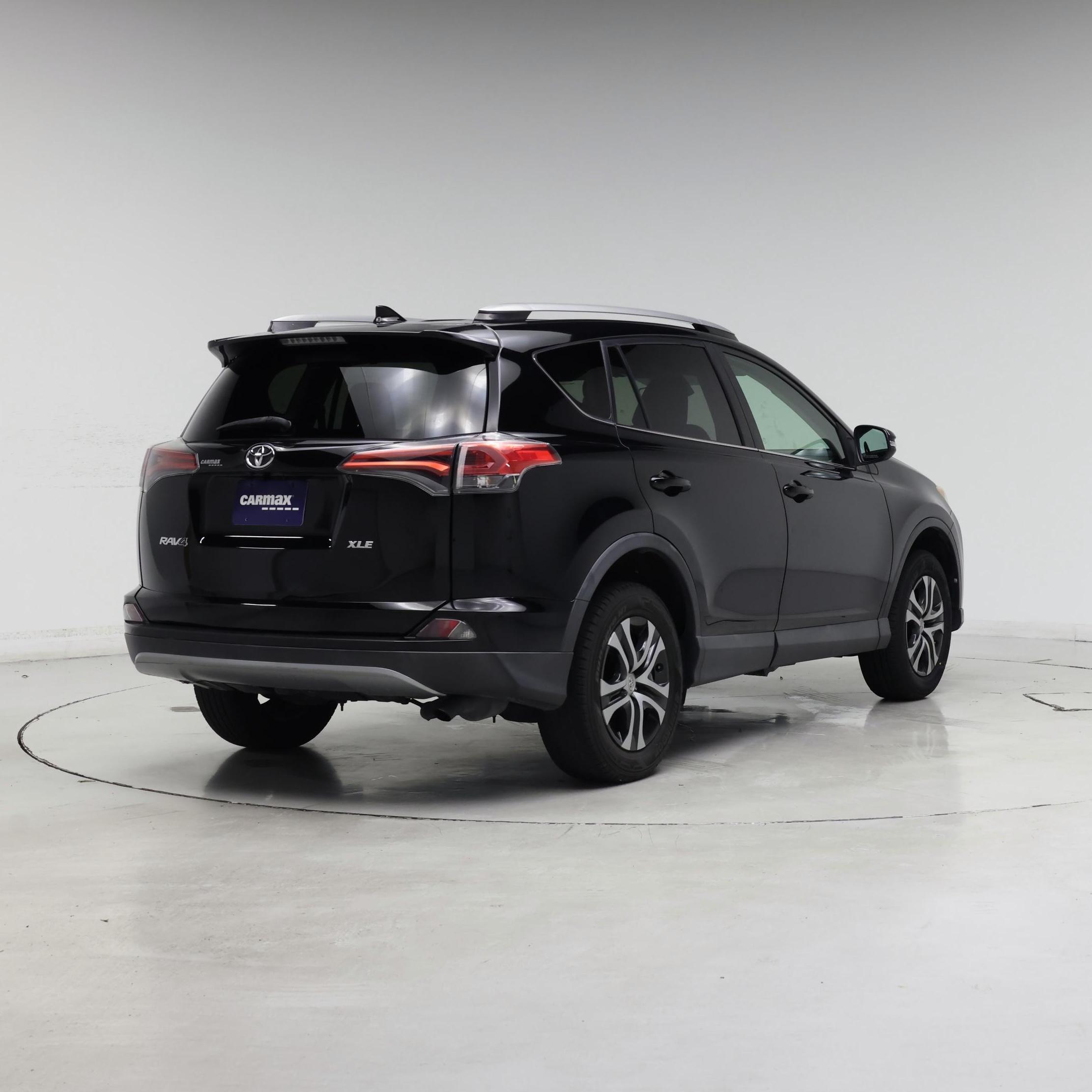 Thumbnail: 2018 Toyota RAV4 - 8