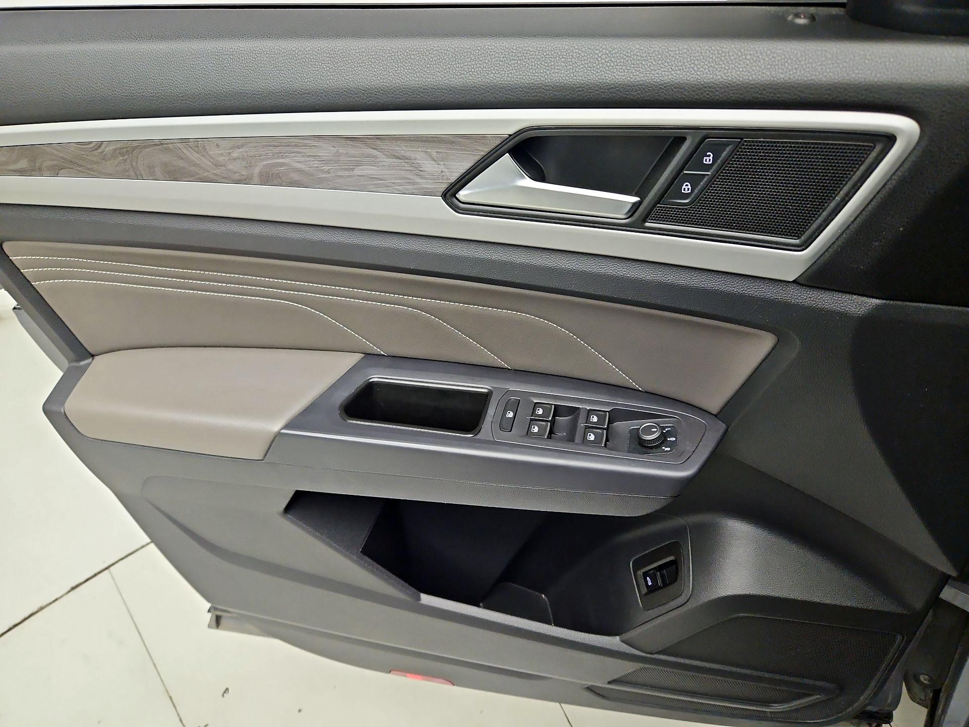 Thumbnail: 2021 Volkswagen Atlas - 12