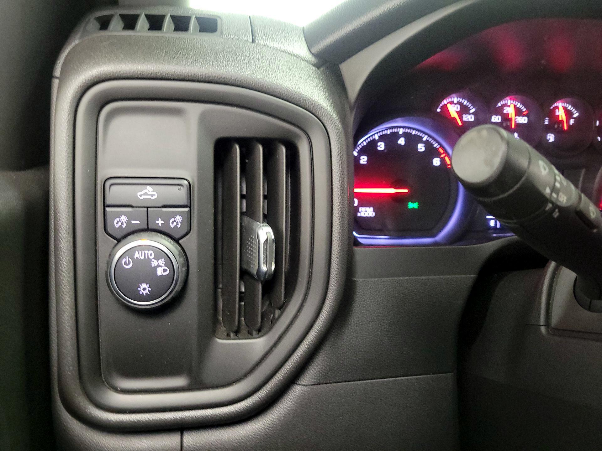 Thumbnail: 2019 Chevrolet Silverado 1500 - 13