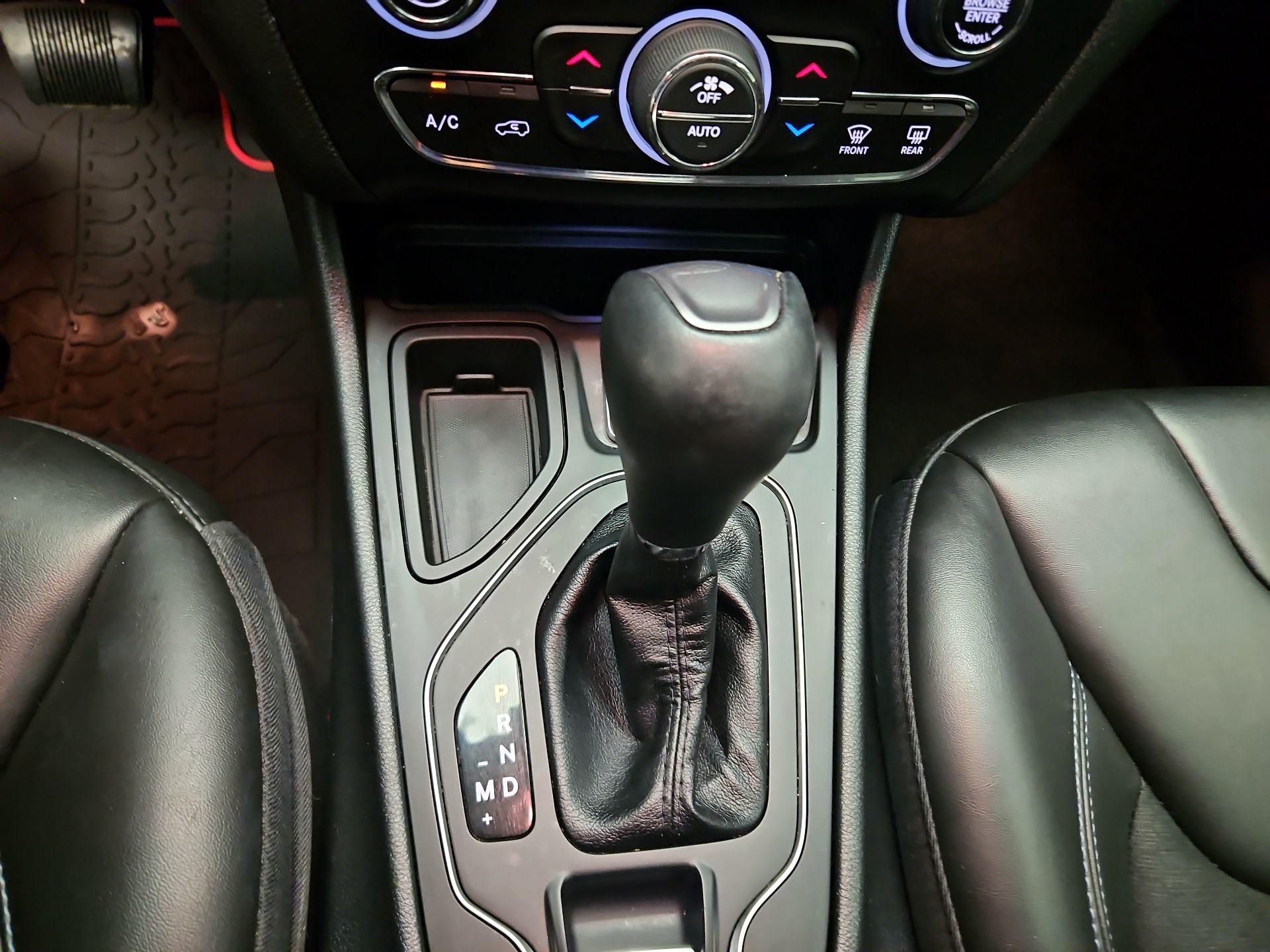 Thumbnail: 2020 Jeep Cherokee - 17