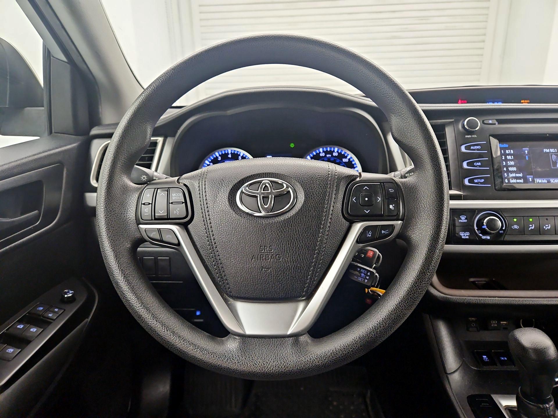 Thumbnail: 2019 Toyota Highlander - 10