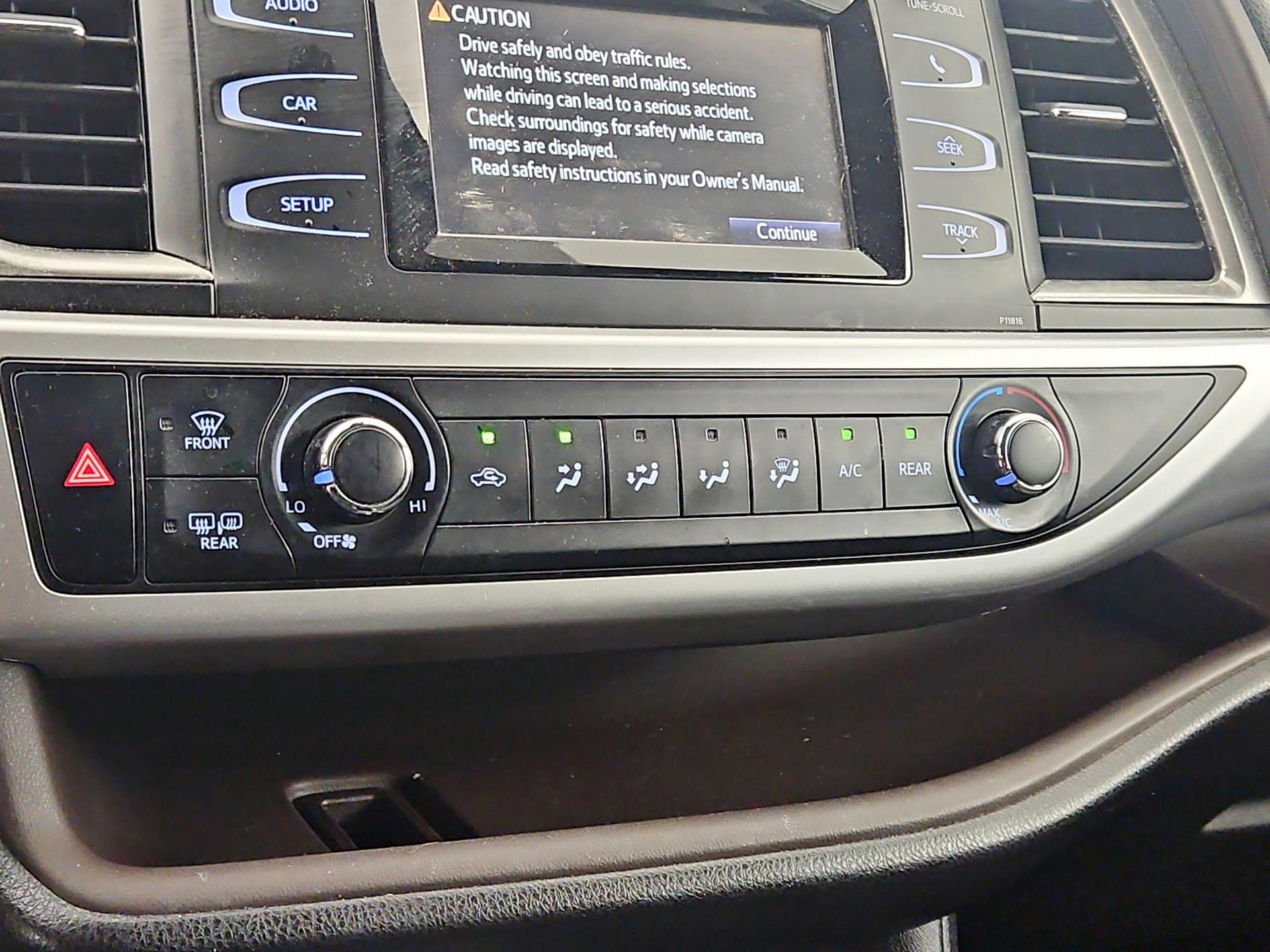 Thumbnail: 2019 Toyota Highlander - 16