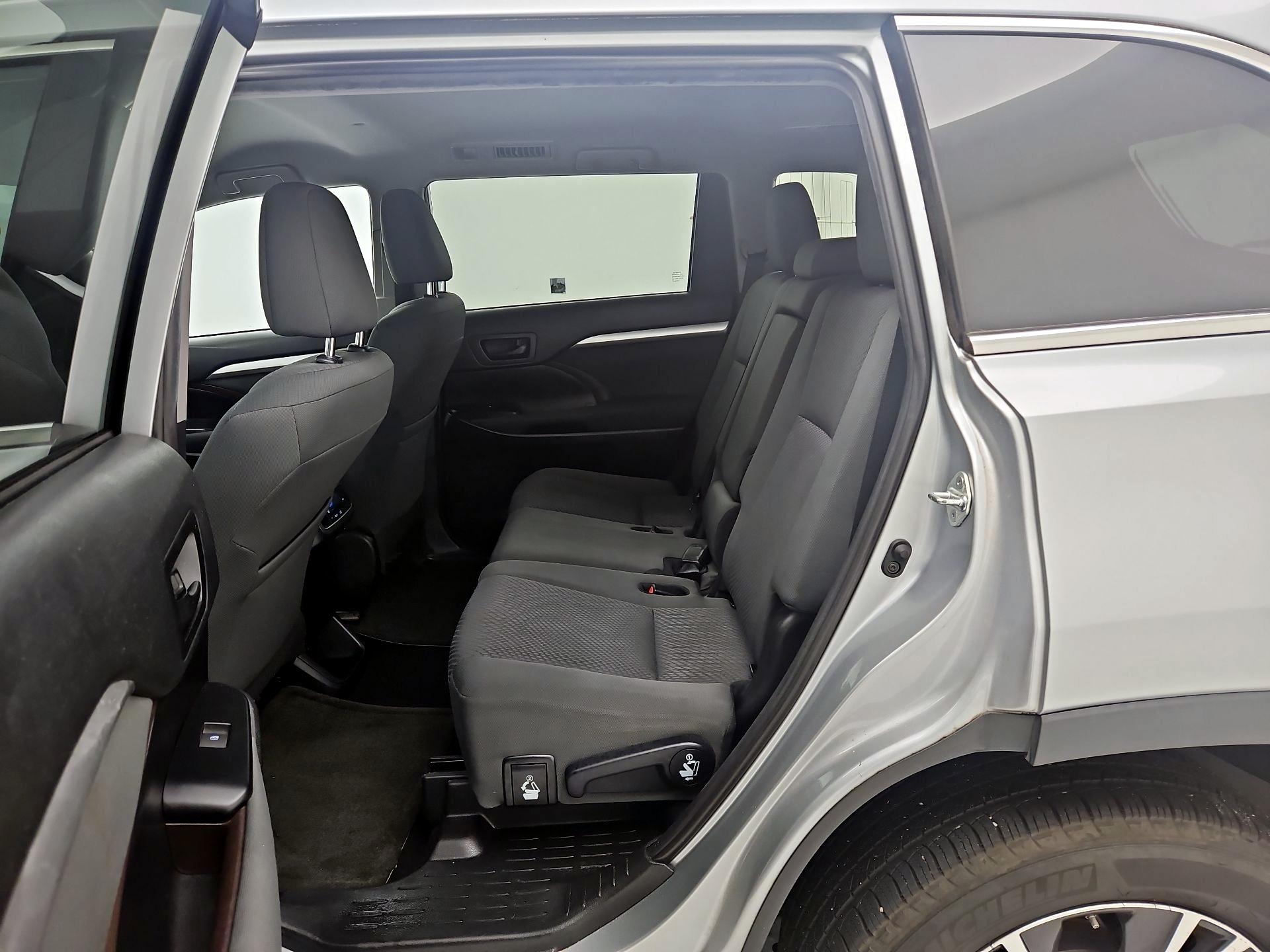 Thumbnail: 2019 Toyota Highlander - 19