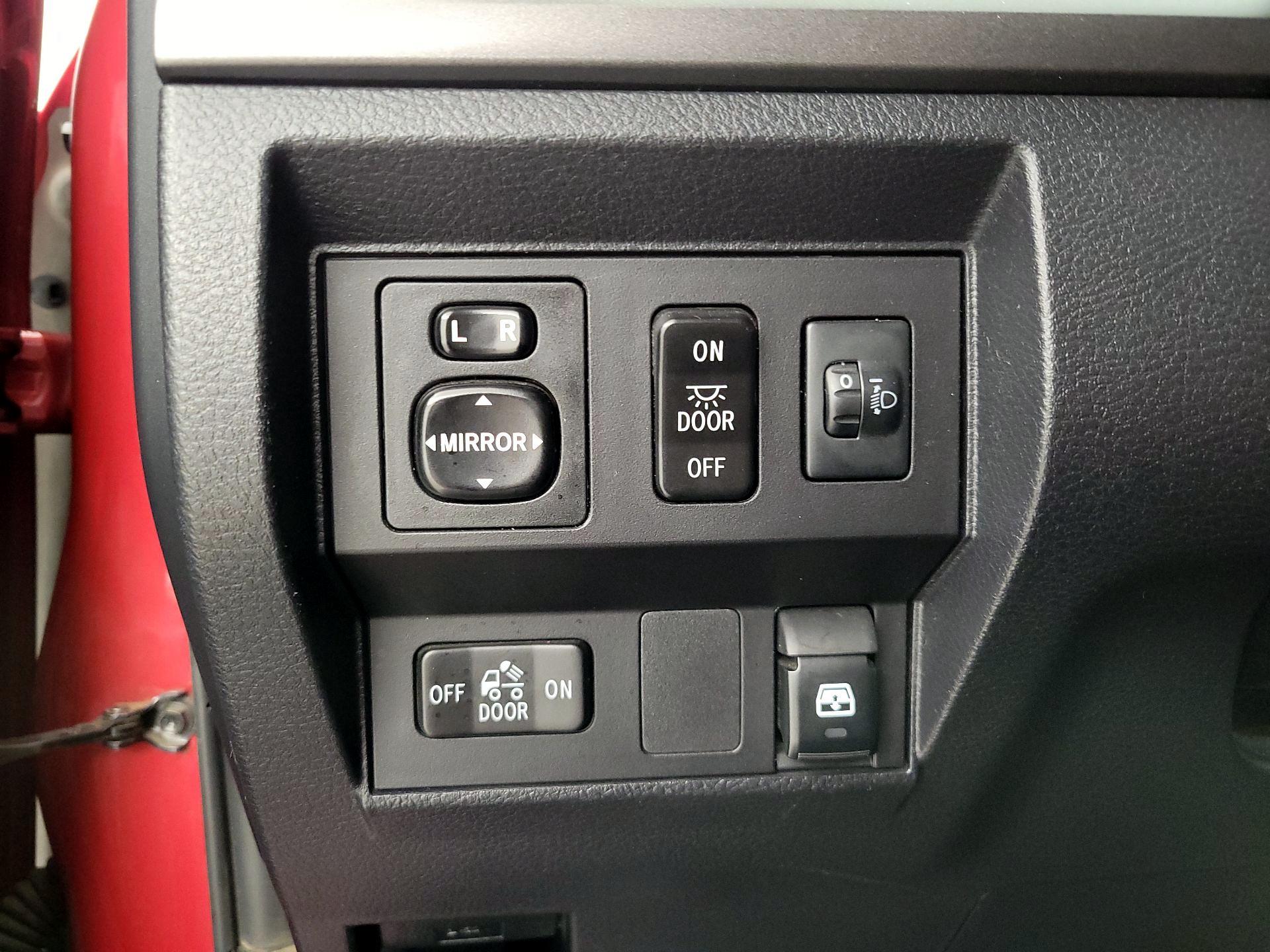 Thumbnail: 2017 Toyota Tundra - 13