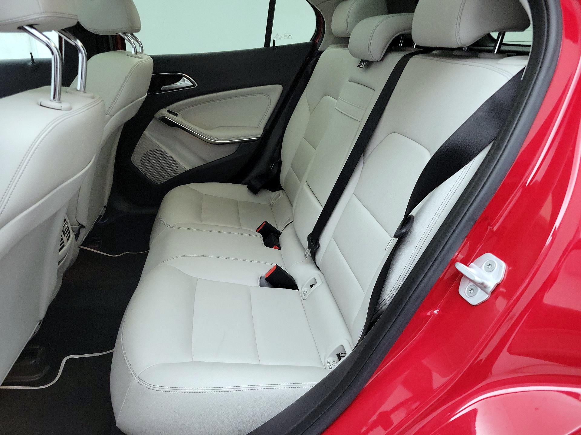 Thumbnail: 2015 Mercedes-Benz GLA - 20