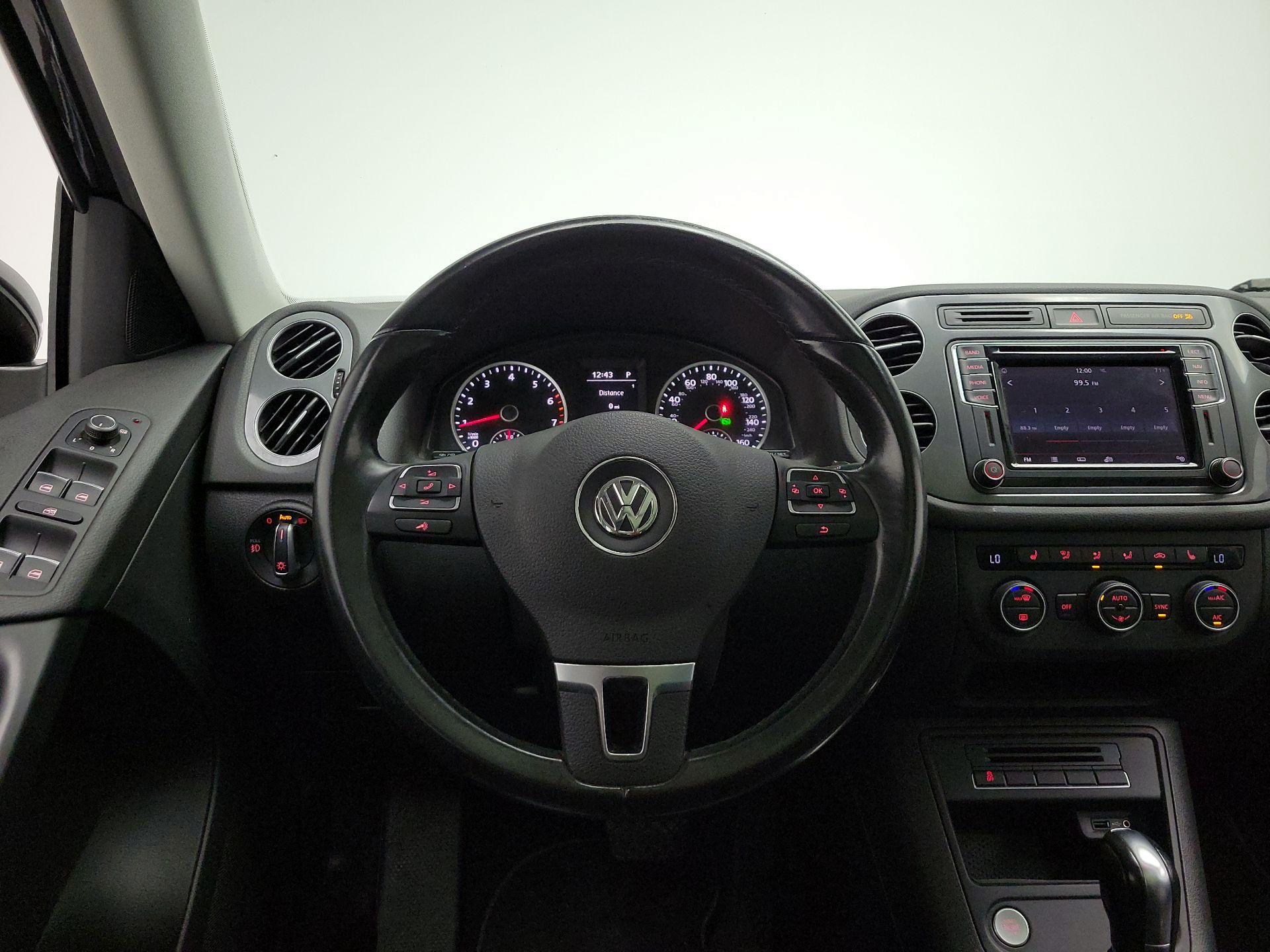 Thumbnail: 2017 Volkswagen Tiguan - 10