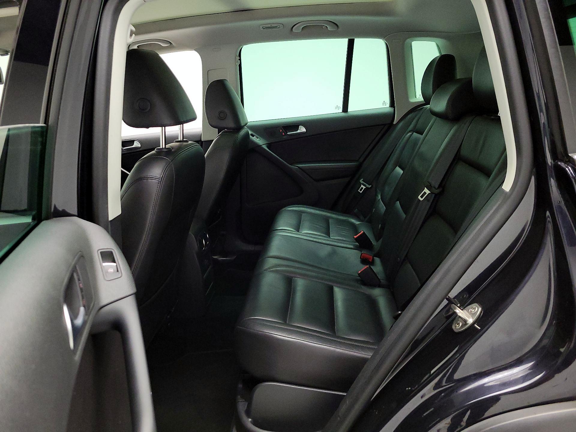 Thumbnail: 2017 Volkswagen Tiguan - 18