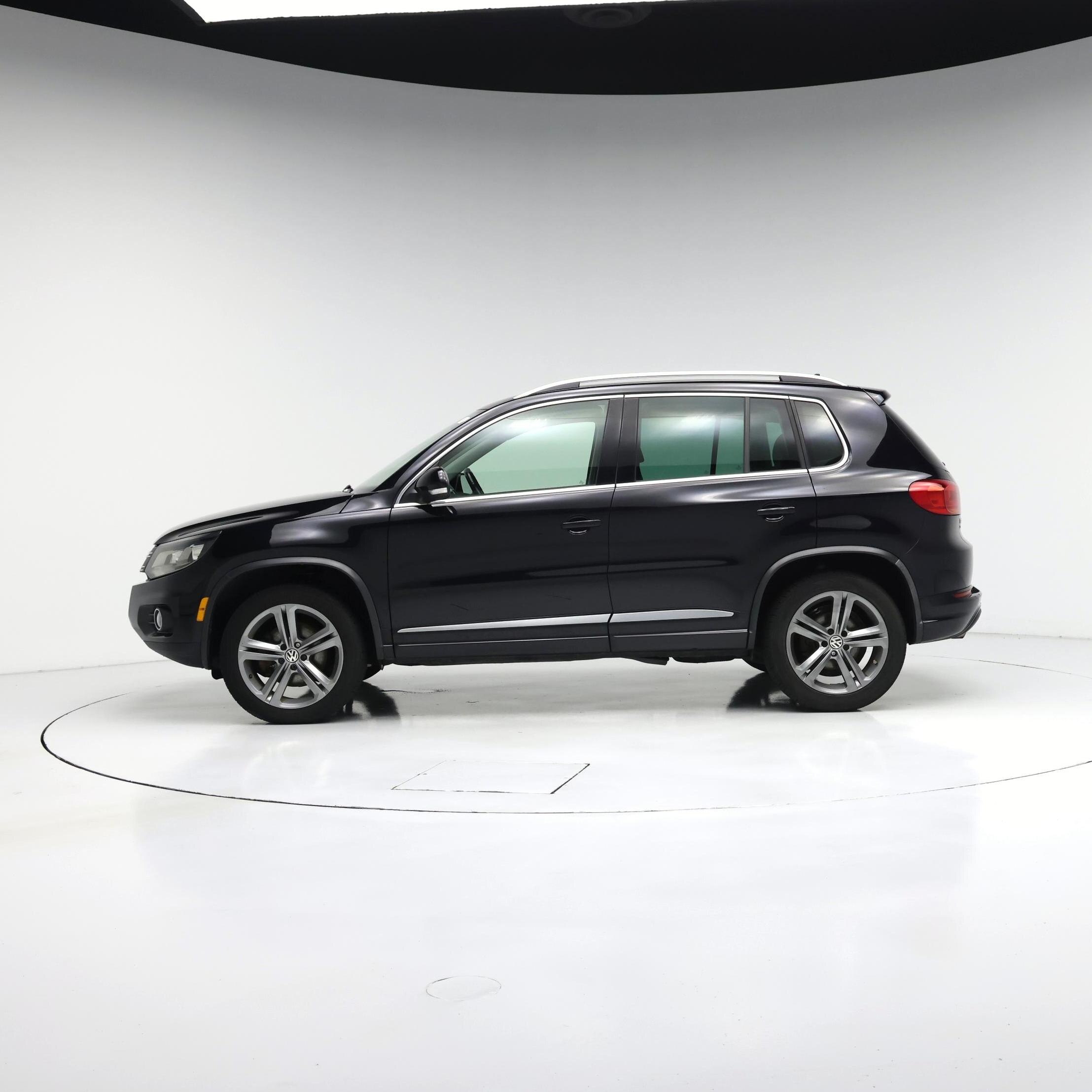 Thumbnail: 2017 Volkswagen Tiguan - 3