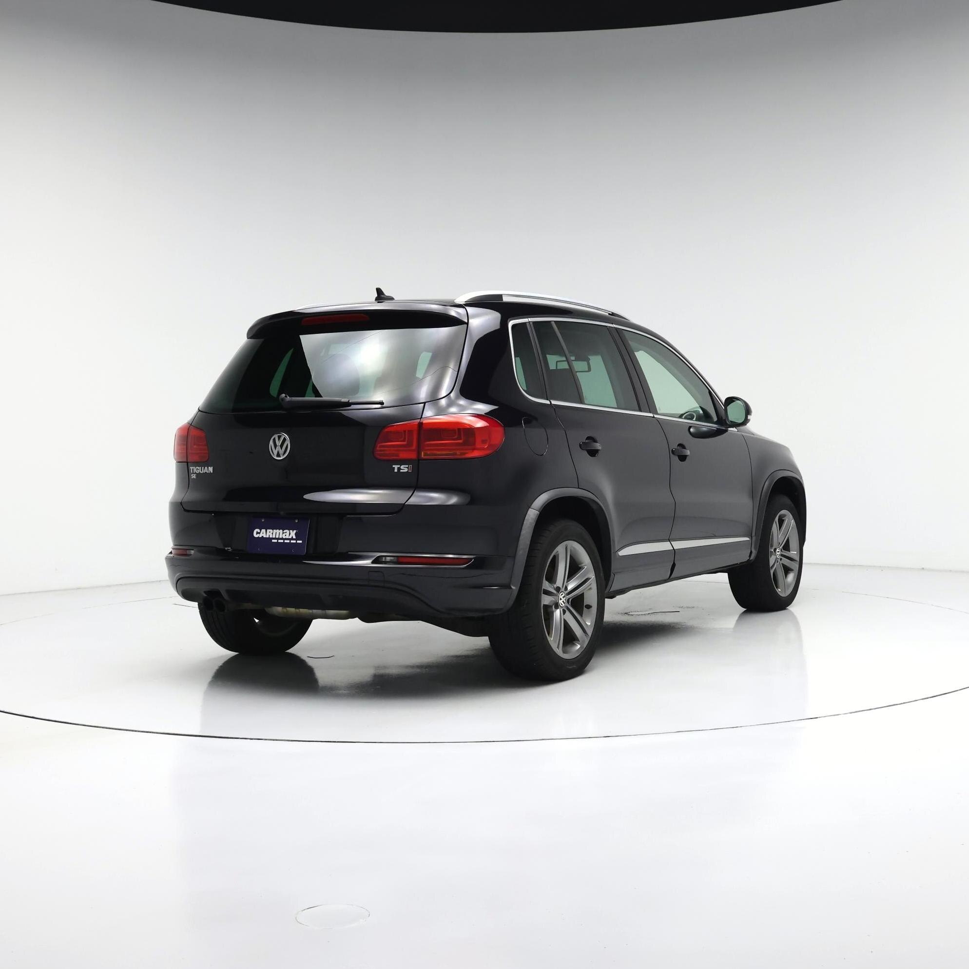 Thumbnail: 2017 Volkswagen Tiguan - 8