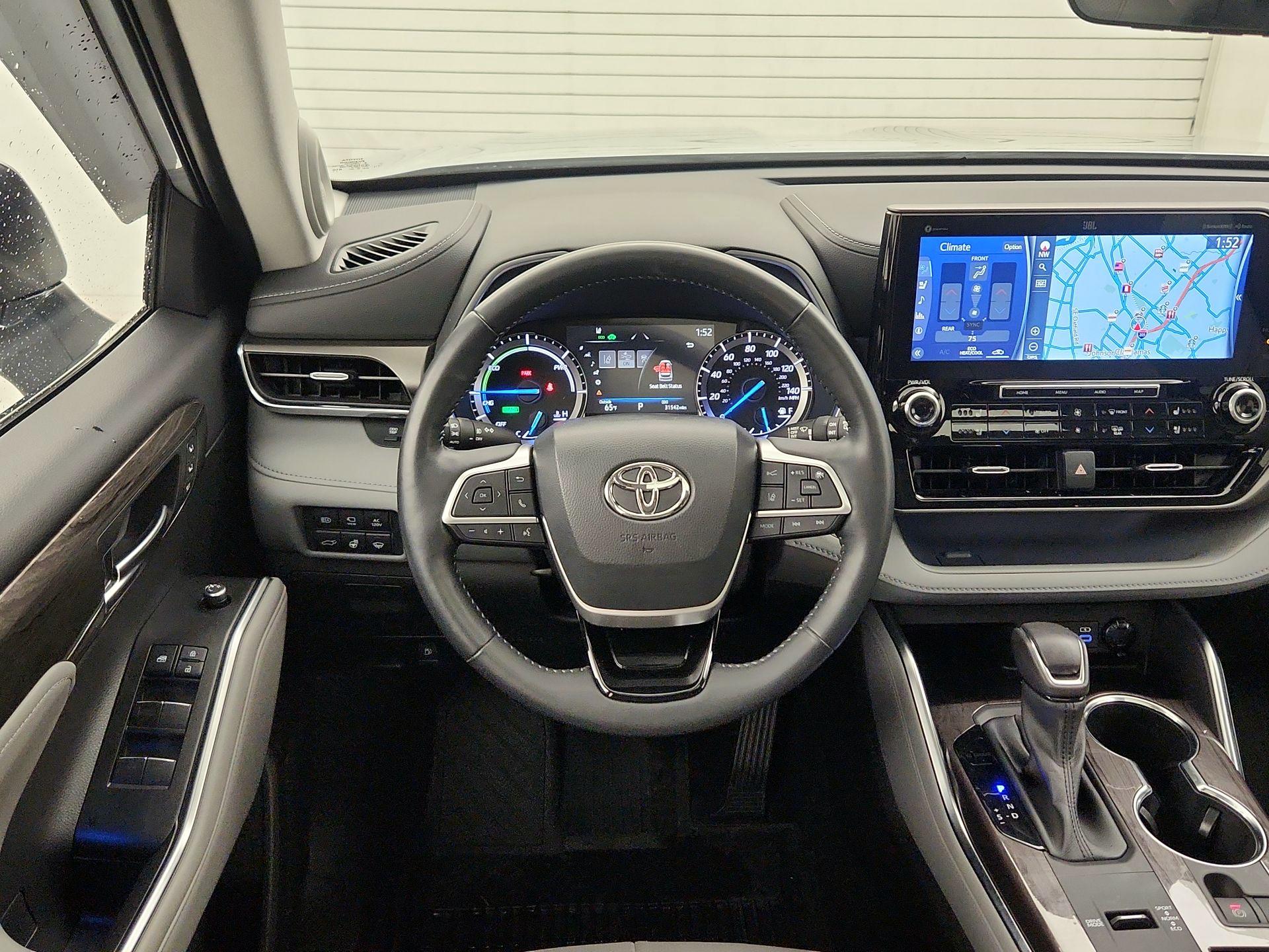 Thumbnail: 2022 Toyota Highlander - 10