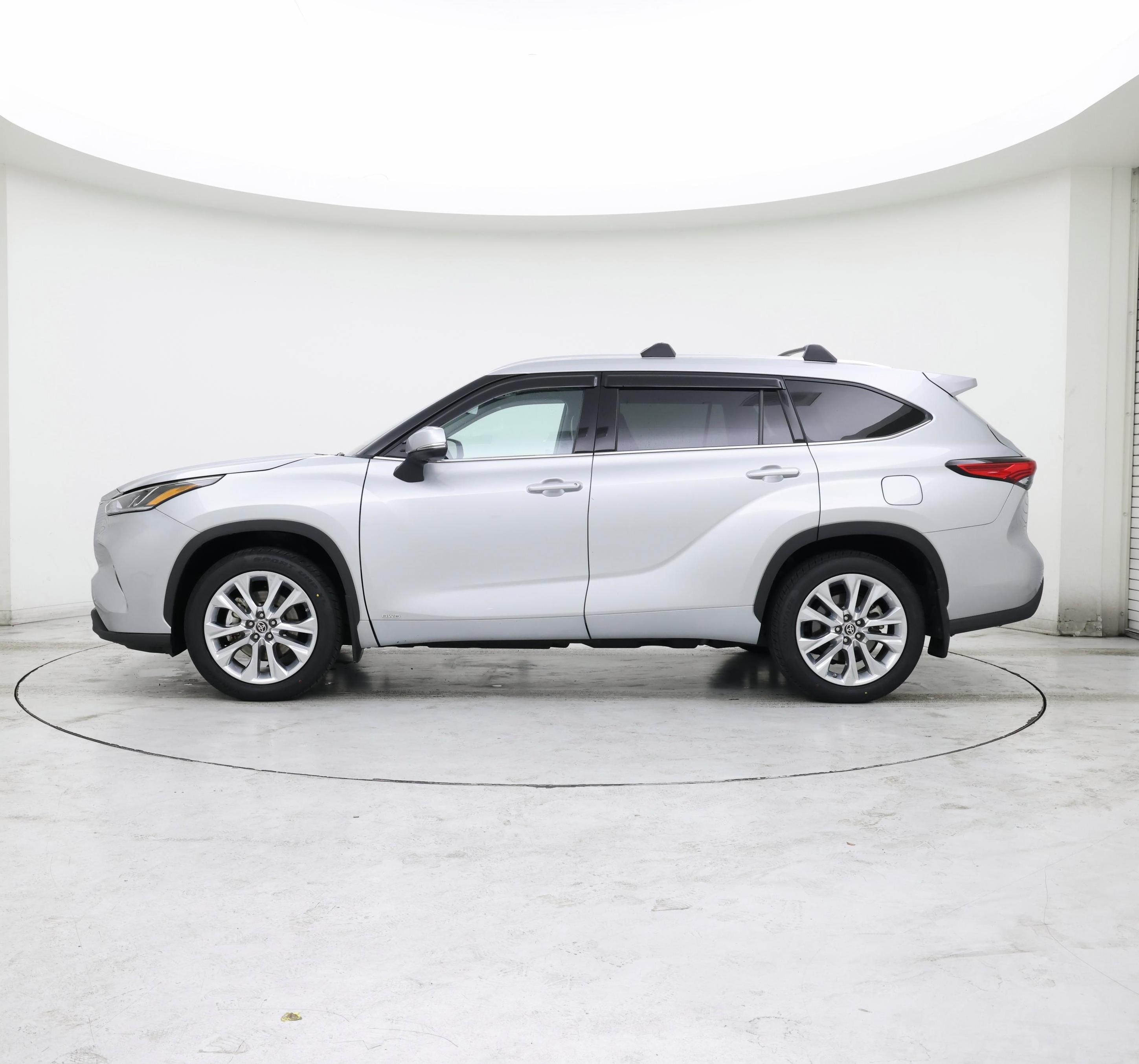 Thumbnail: 2022 Toyota Highlander - 3
