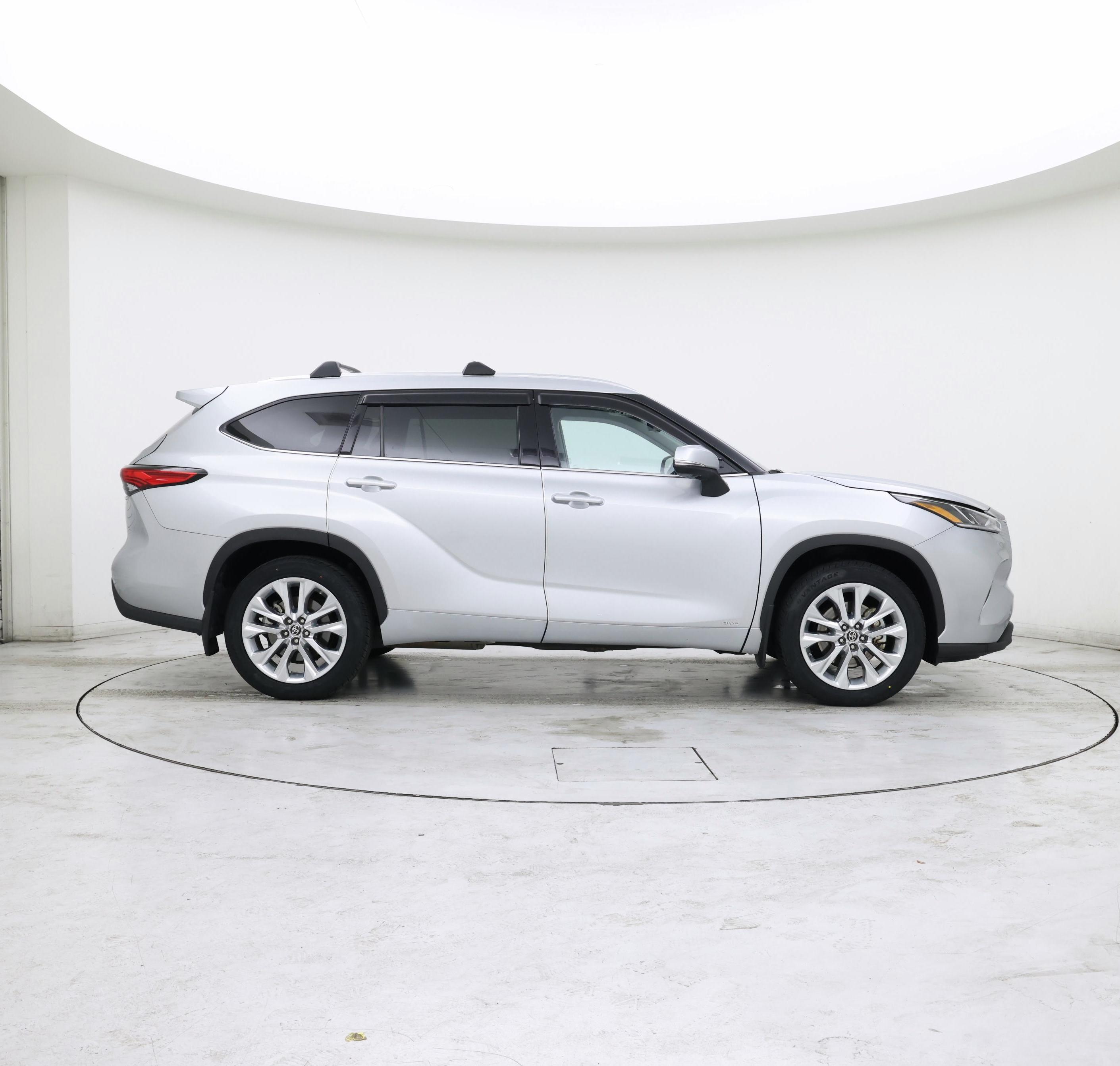 Thumbnail: 2022 Toyota Highlander - 7