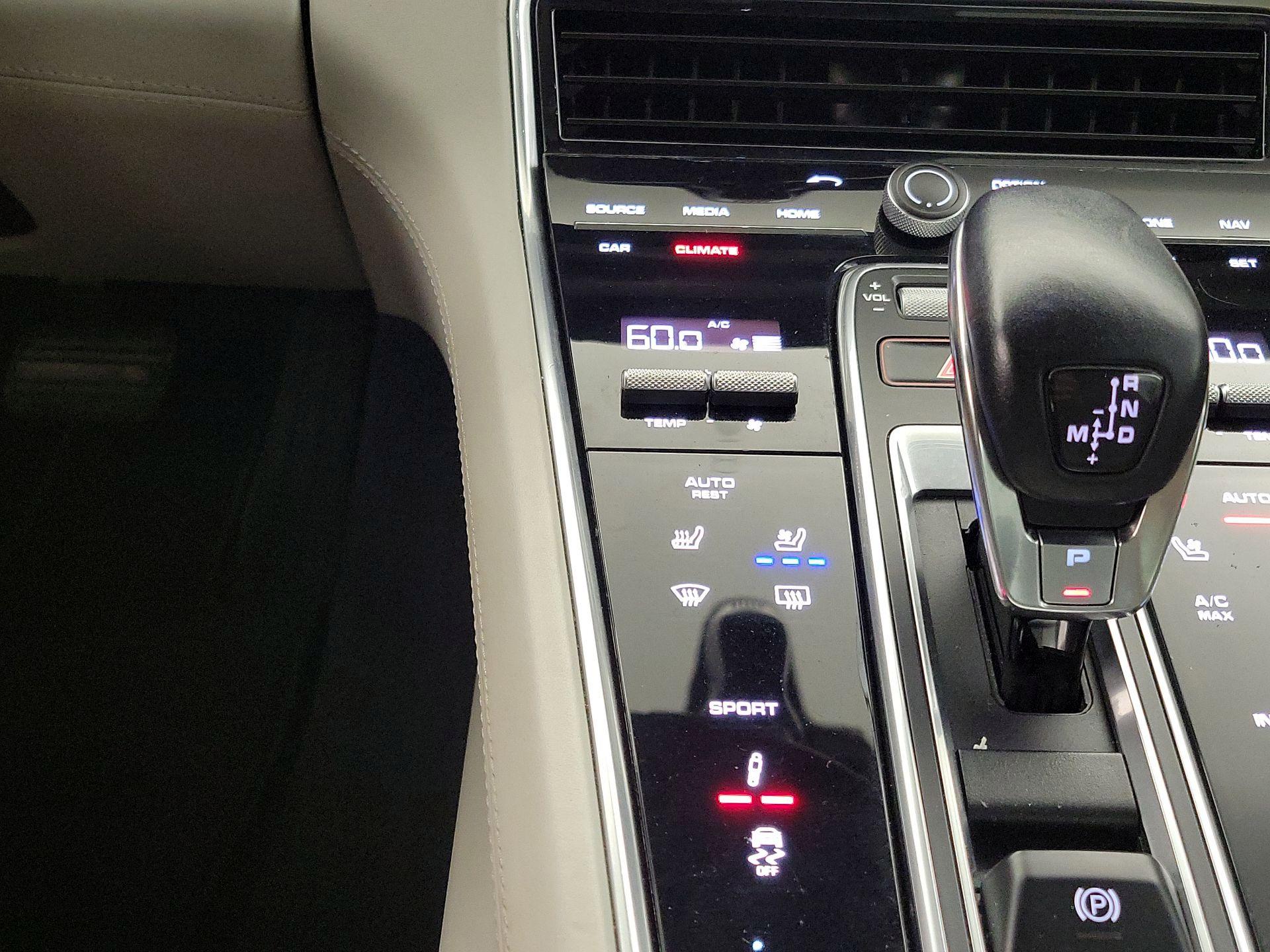 Thumbnail: 2019 Porsche Panamera - 16